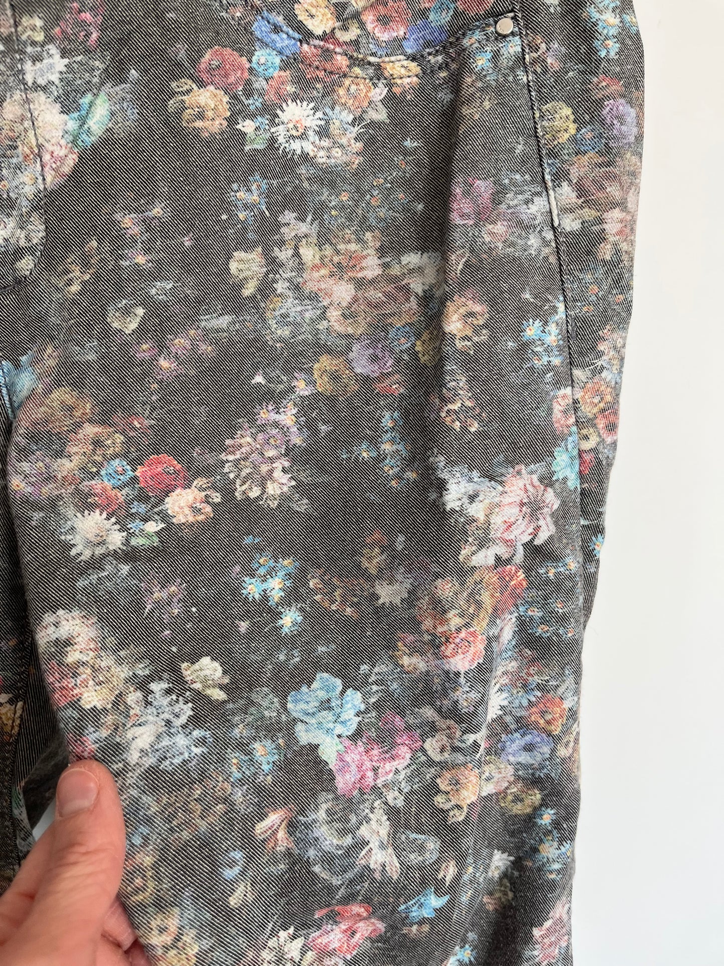 Jeans à motifs floraux pastel