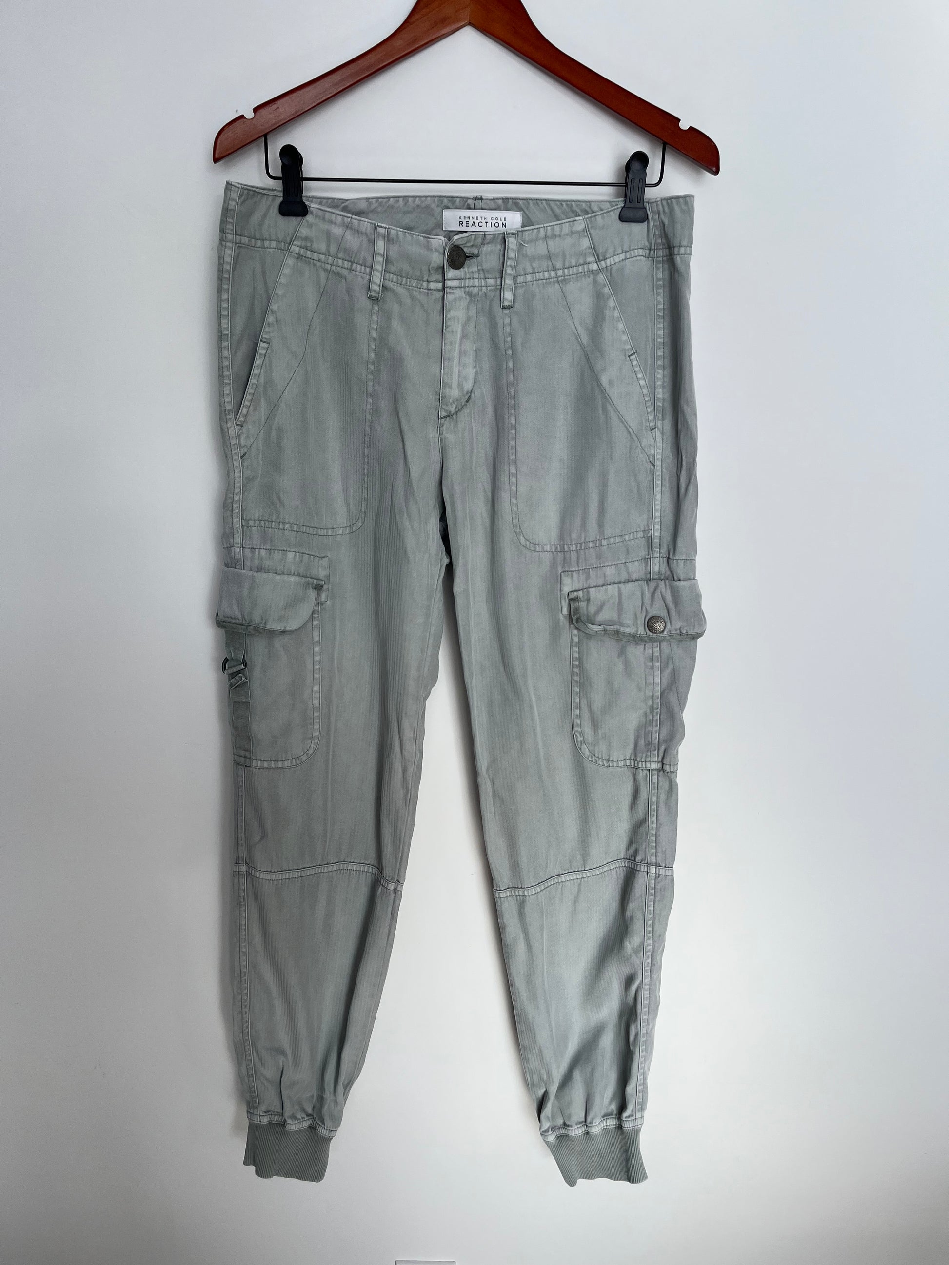 Pantalon Kenneth Cole - Vue avant sur fond blanc