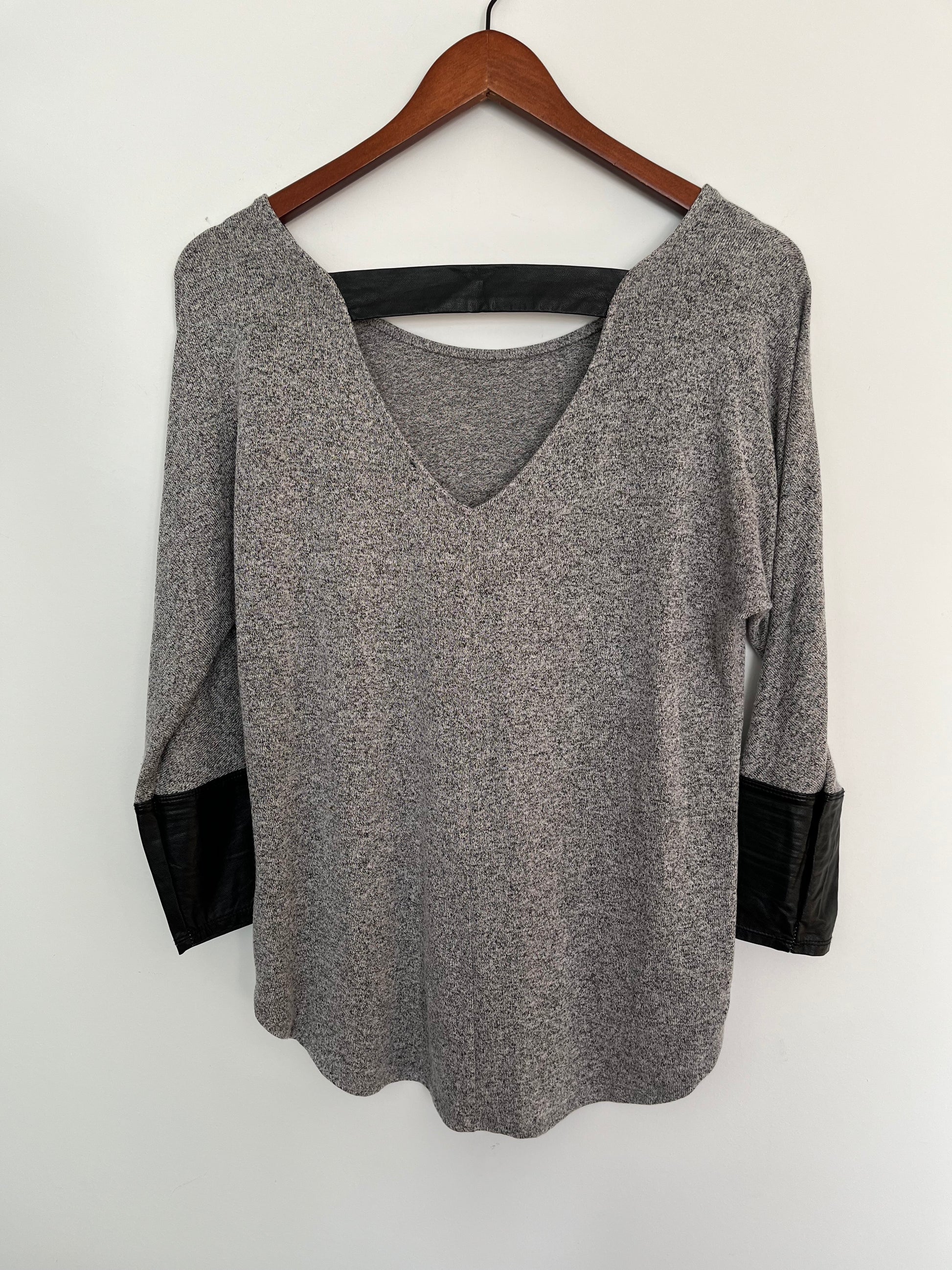 Chandail Dynamite - Vue arrière sur fond blanc