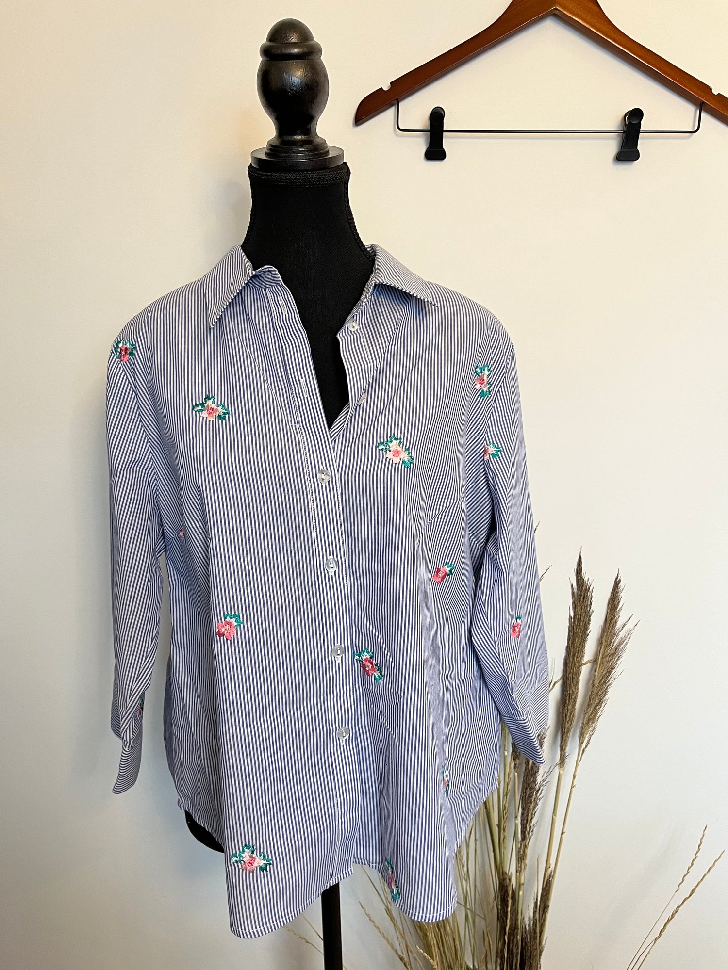Chemise Alia Petite - Vue avant sur fond blanc