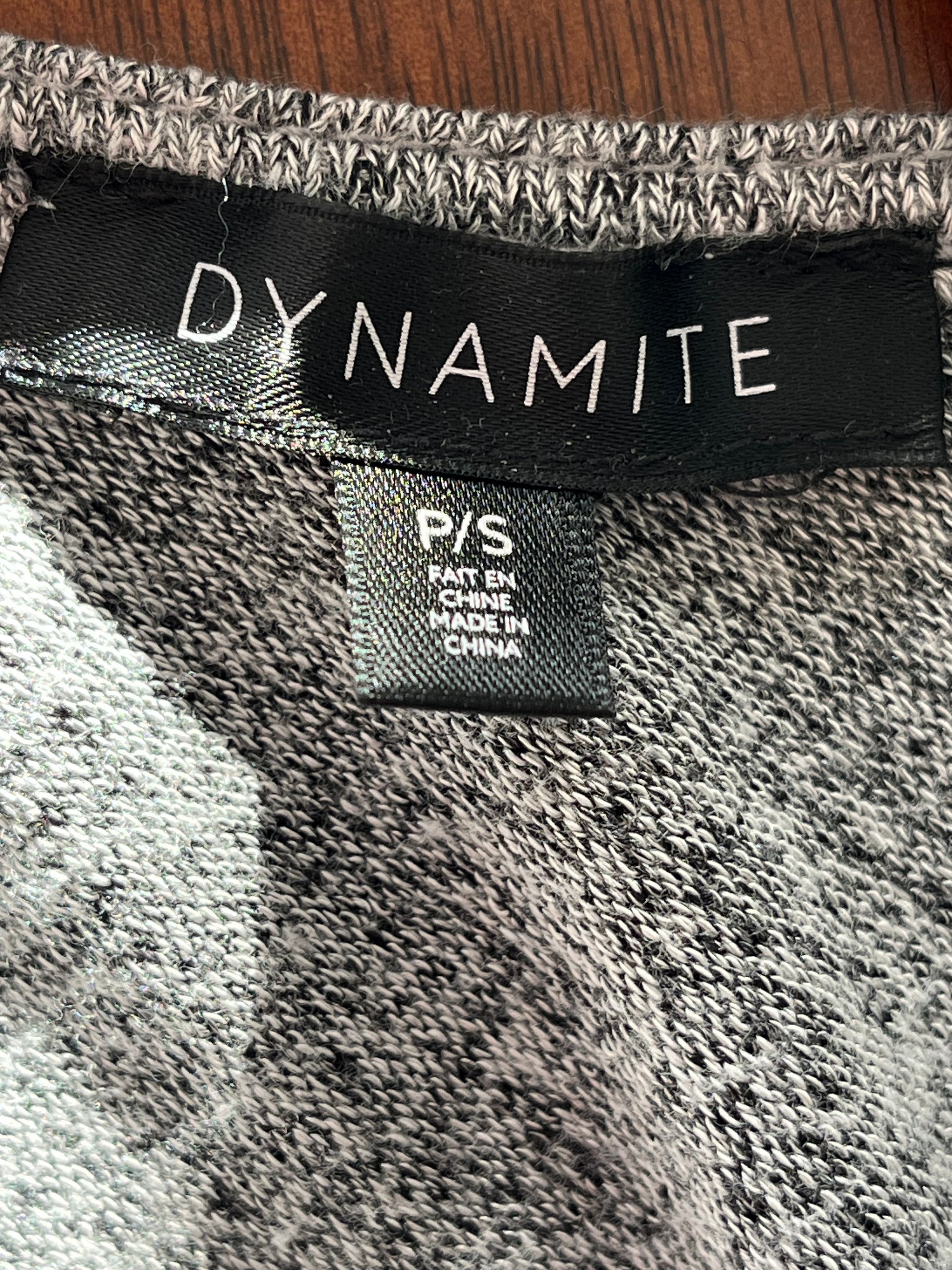 Chandail Dynamite - Étiquette de marque et taille