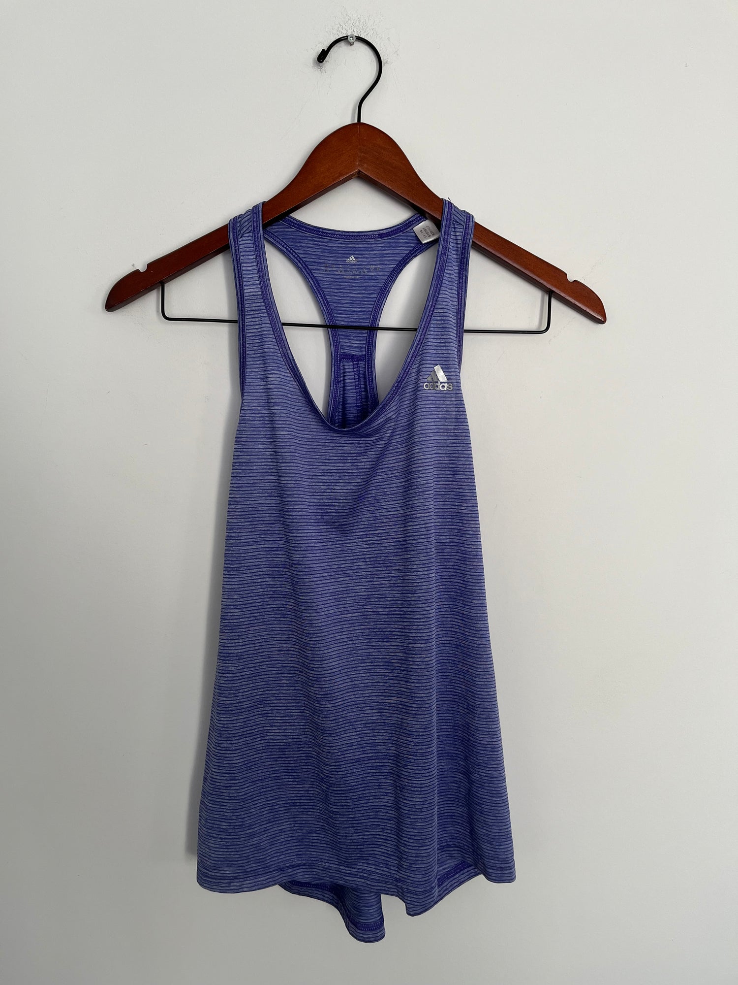 Camisole Adidas - Vue avant sur fond blanc