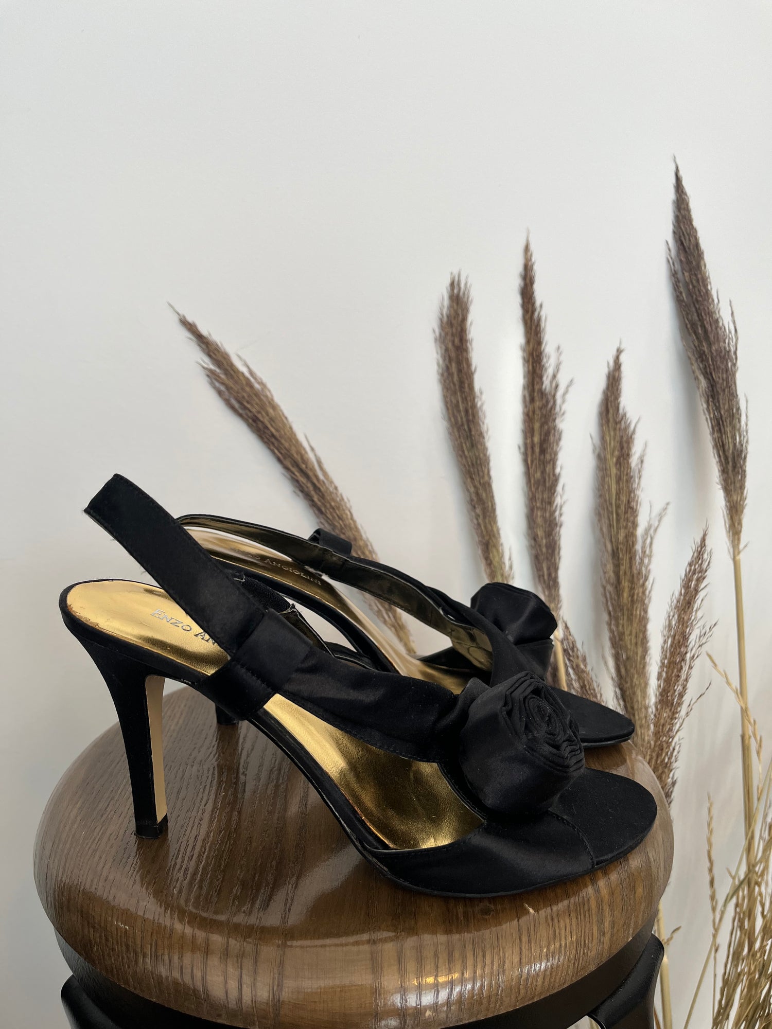 Talons hauts Enzo Angiolini - Vue de droite sur fond blanc