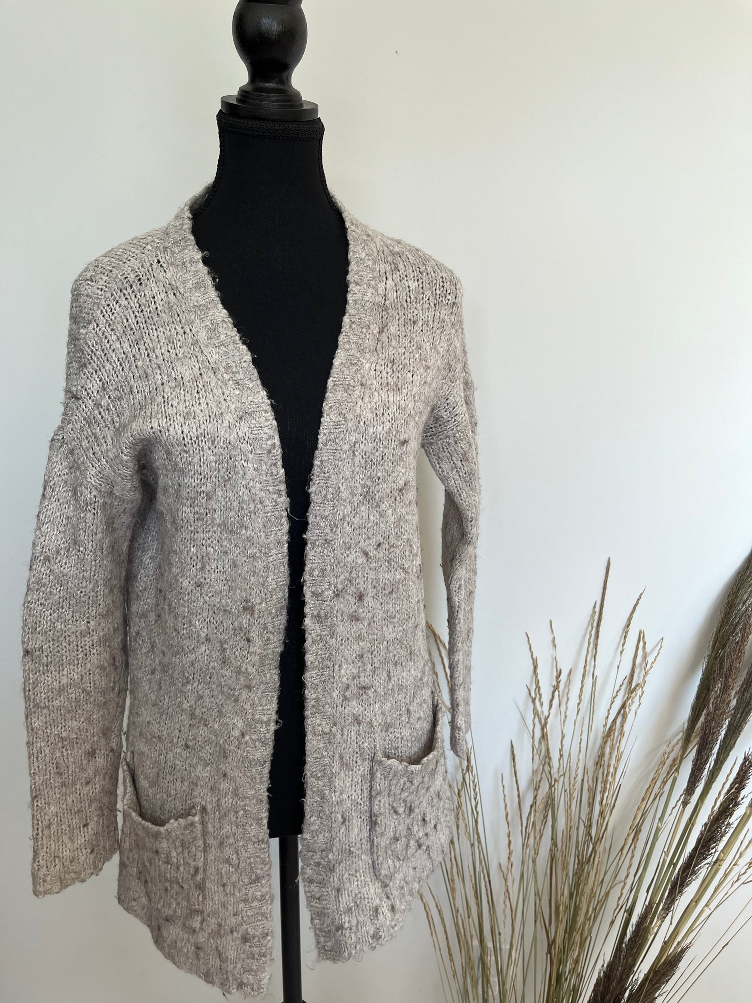 Cardigan Jacqueline de Yong - Vue avant sur mannequin