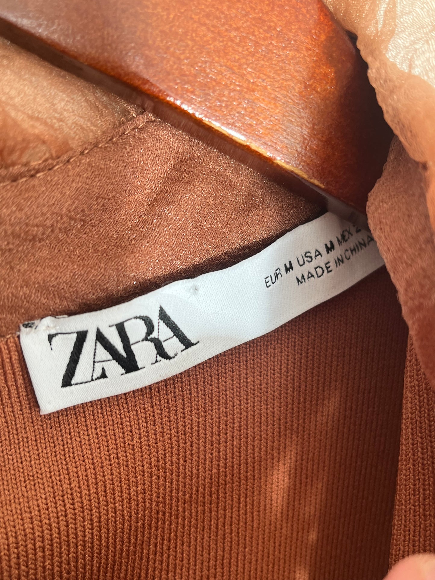 Blouse Zara - Vue sur l'étiquette de marque