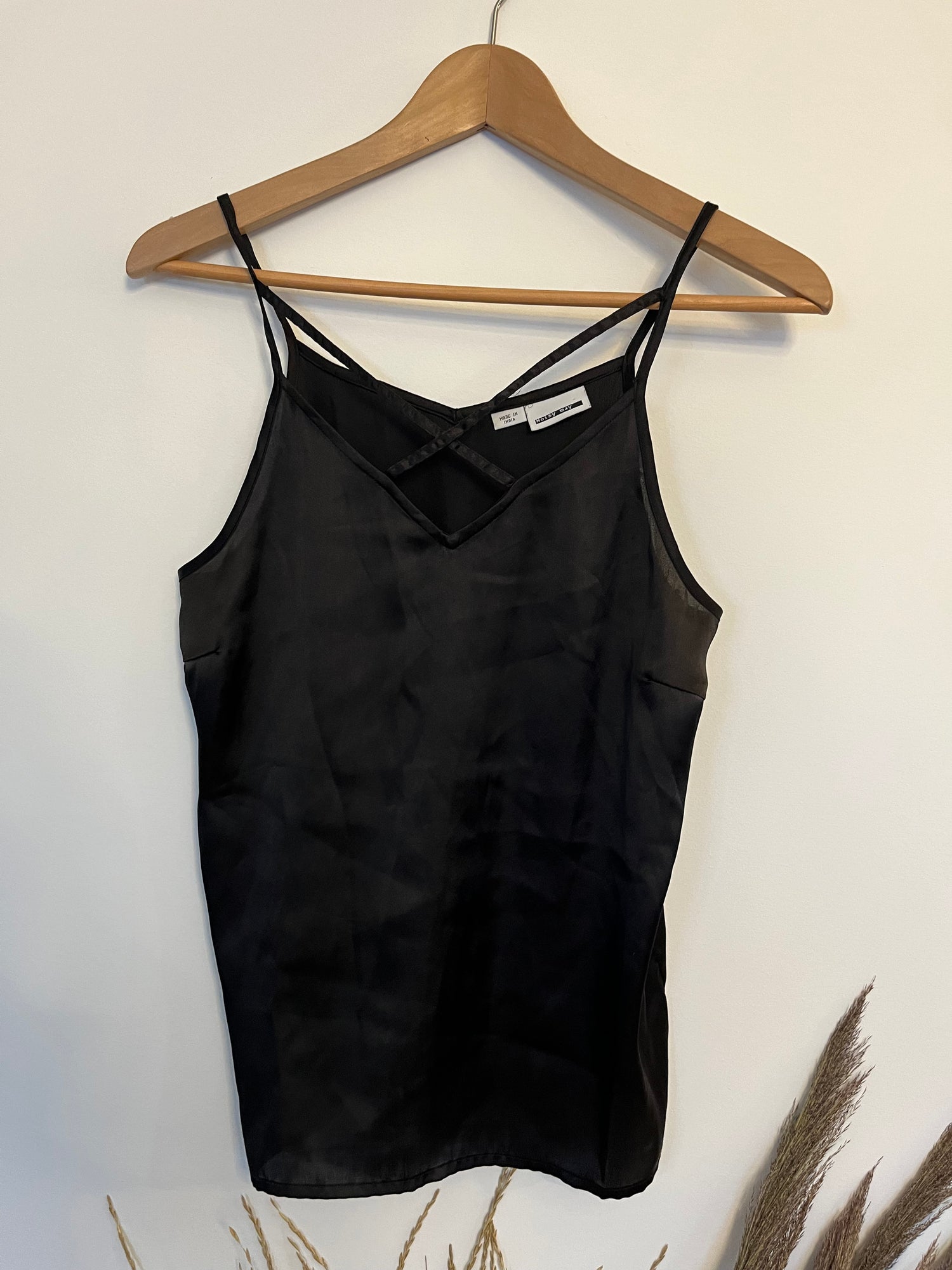 Camisole Noisy May - Vue avant sur fond blanc