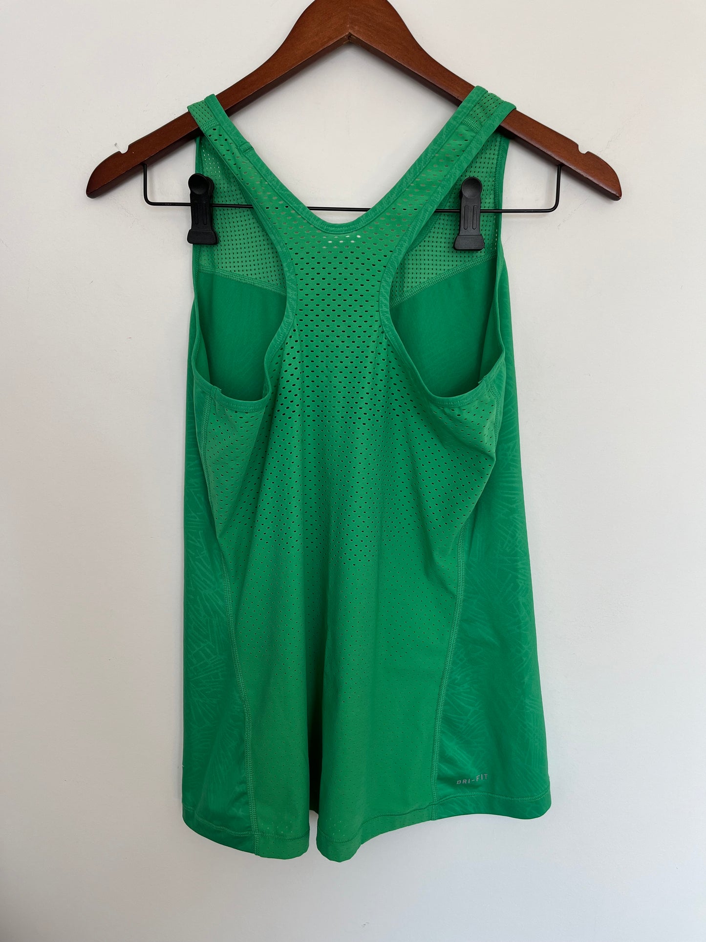 Camisole Nike - Vue arrière sur fond blanc