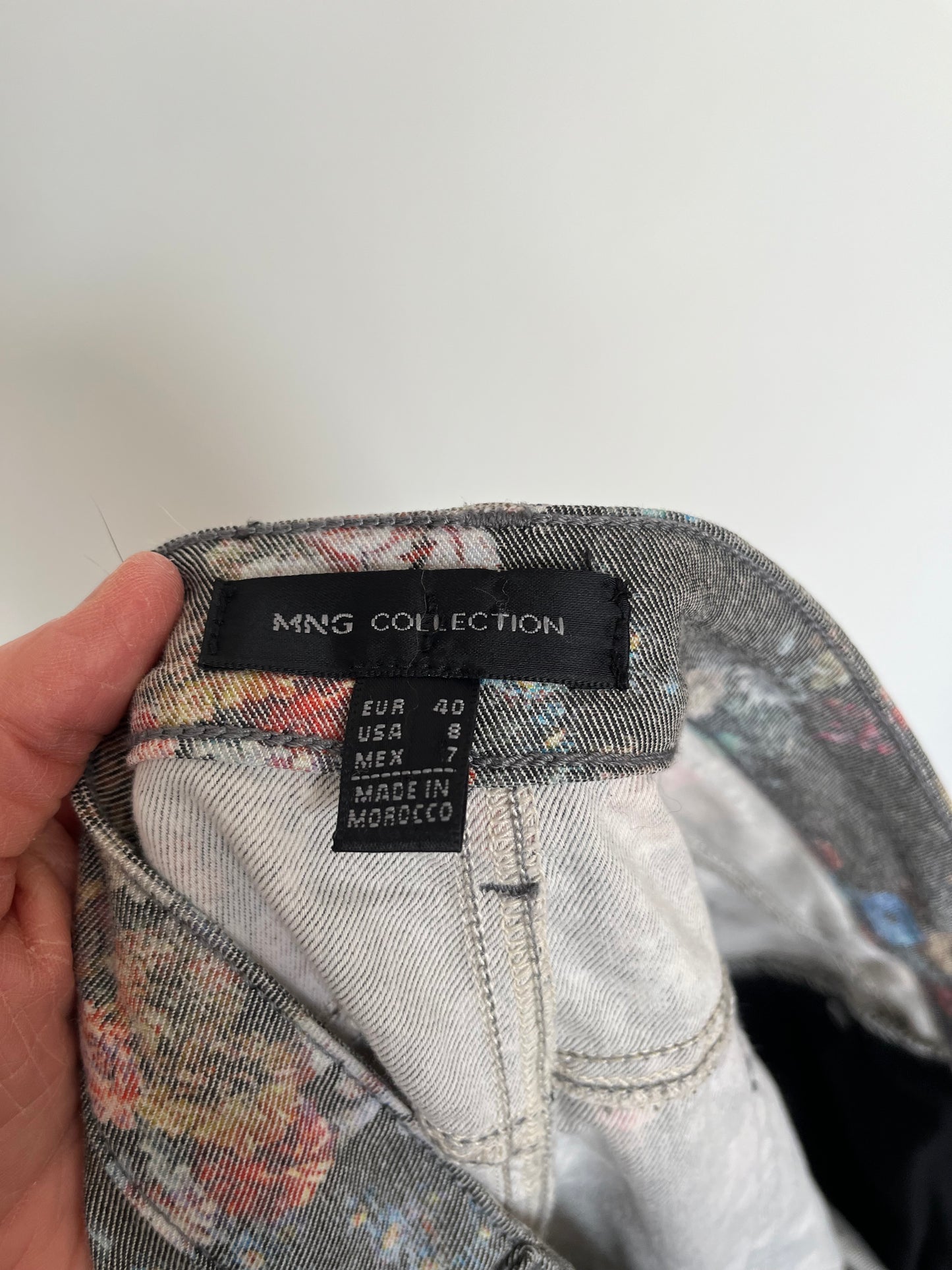 Jeans à motifs floraux pastel