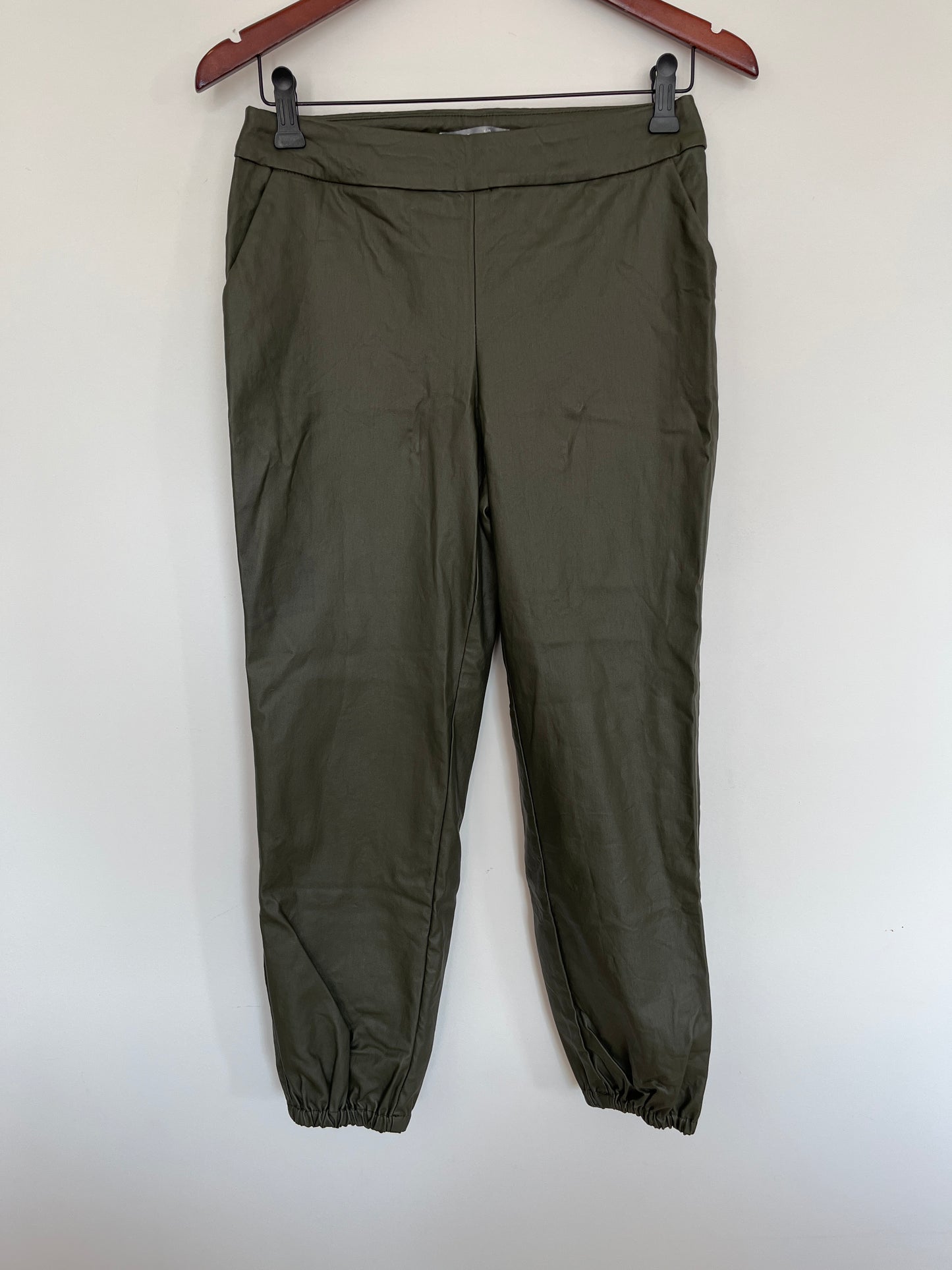 Pantalon I Love Tyler Madison - Vue avant sur fond blanc