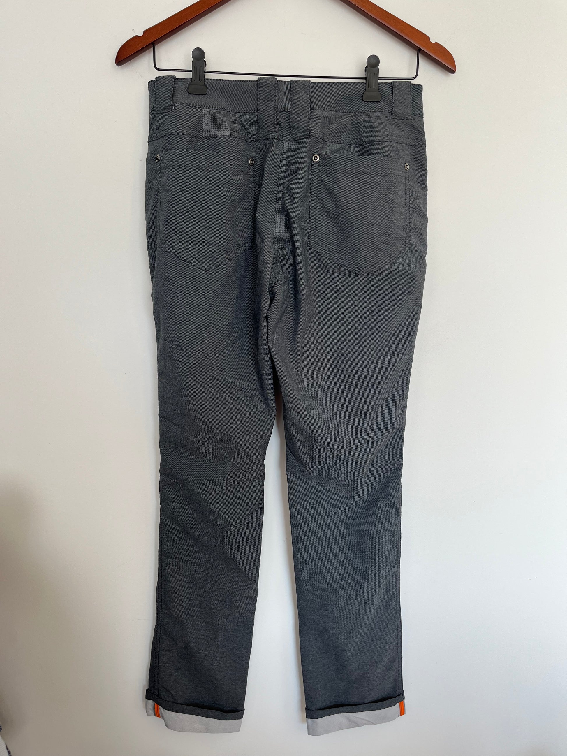 Pantalon Nike - Vue arrière sur fond blanc