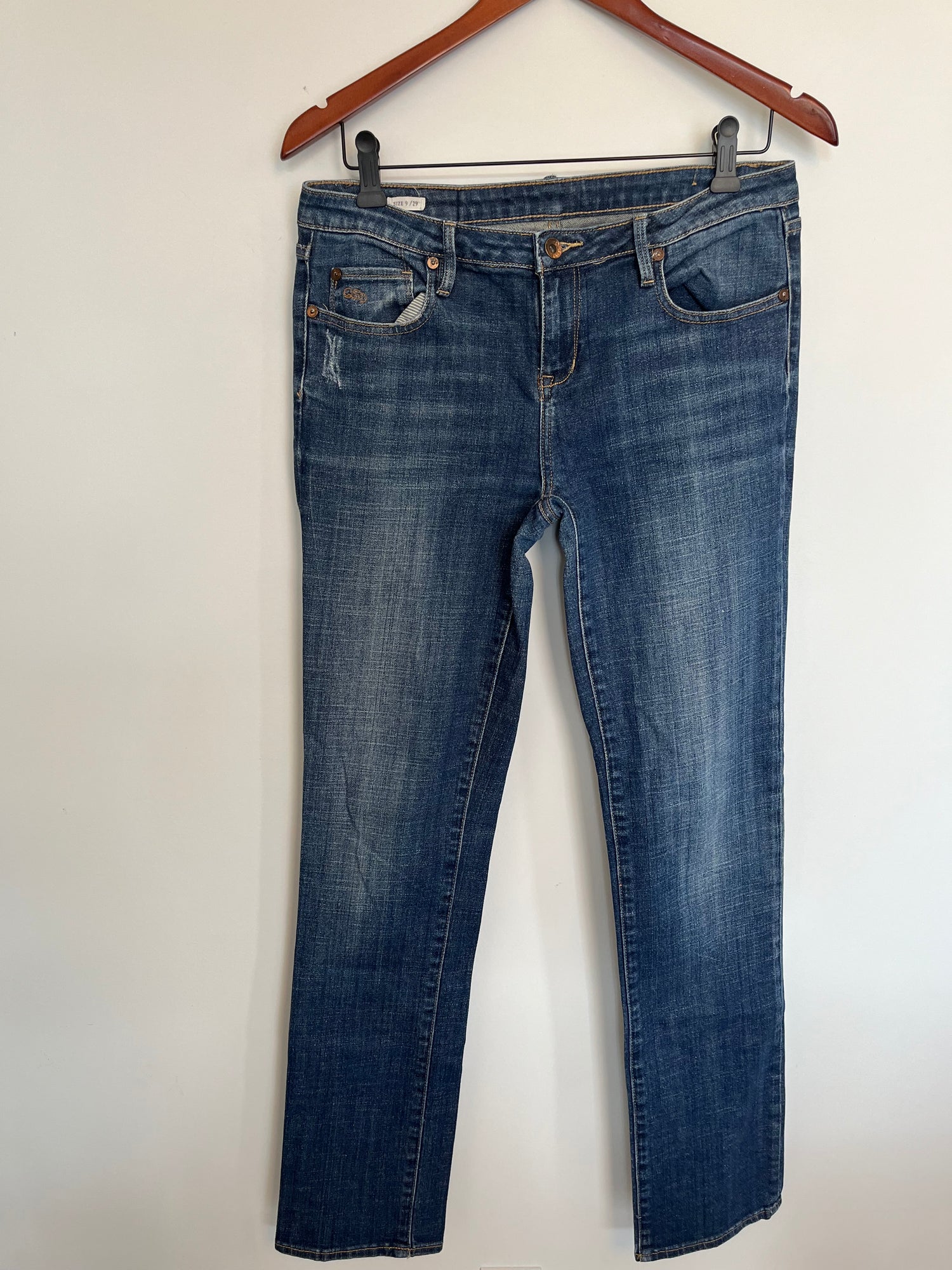 Jeans QSD - Vue avant sur fond blanc