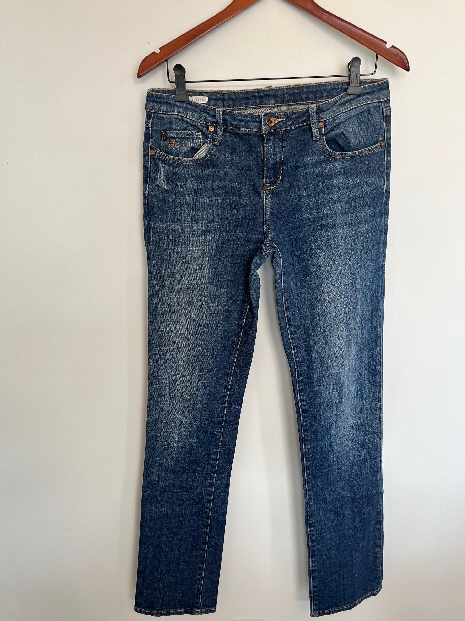 Jeans QSD - Vue avant sur fond blanc