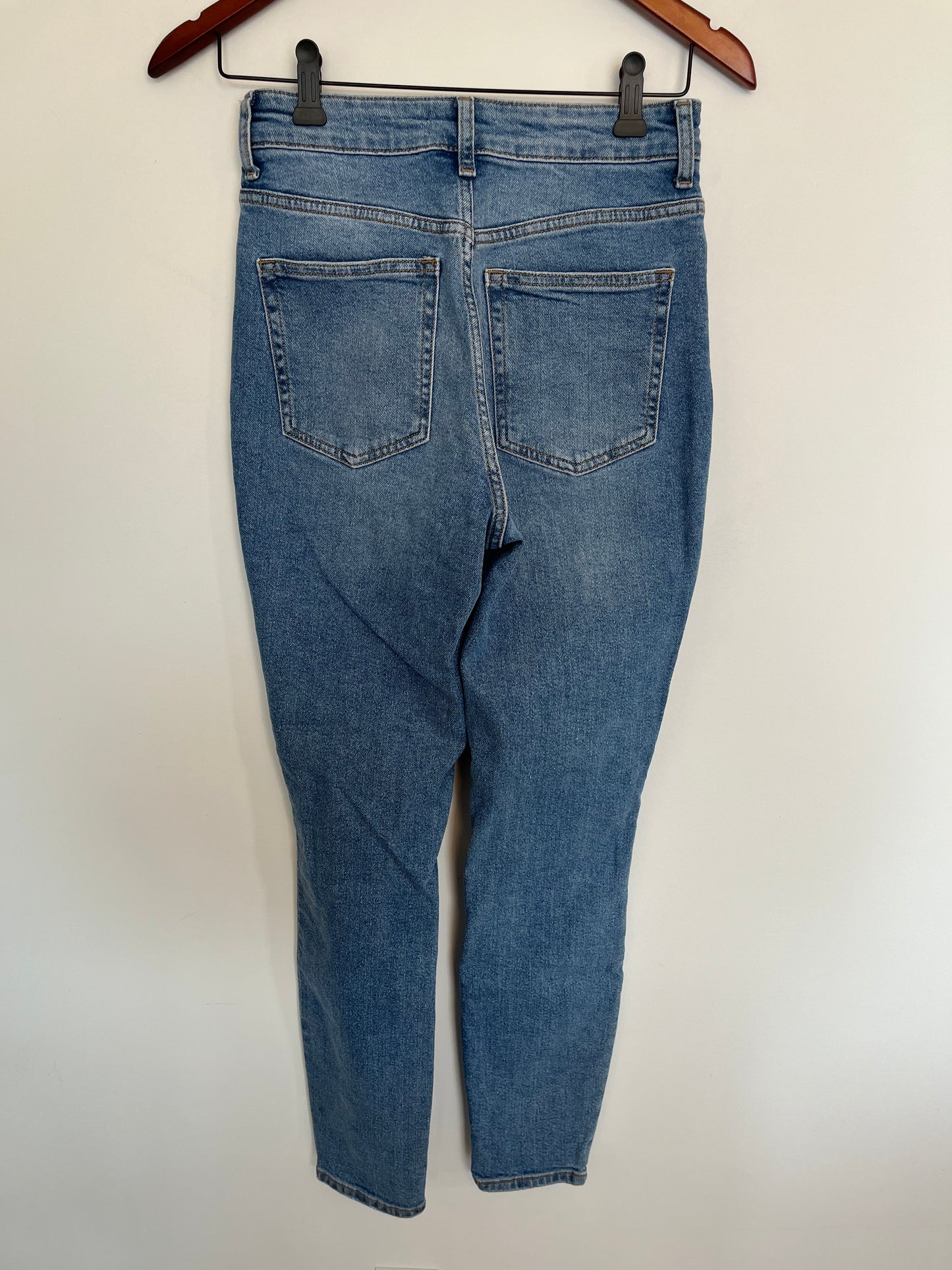 Jeans H&M - Vue arrière sur fond blanc
