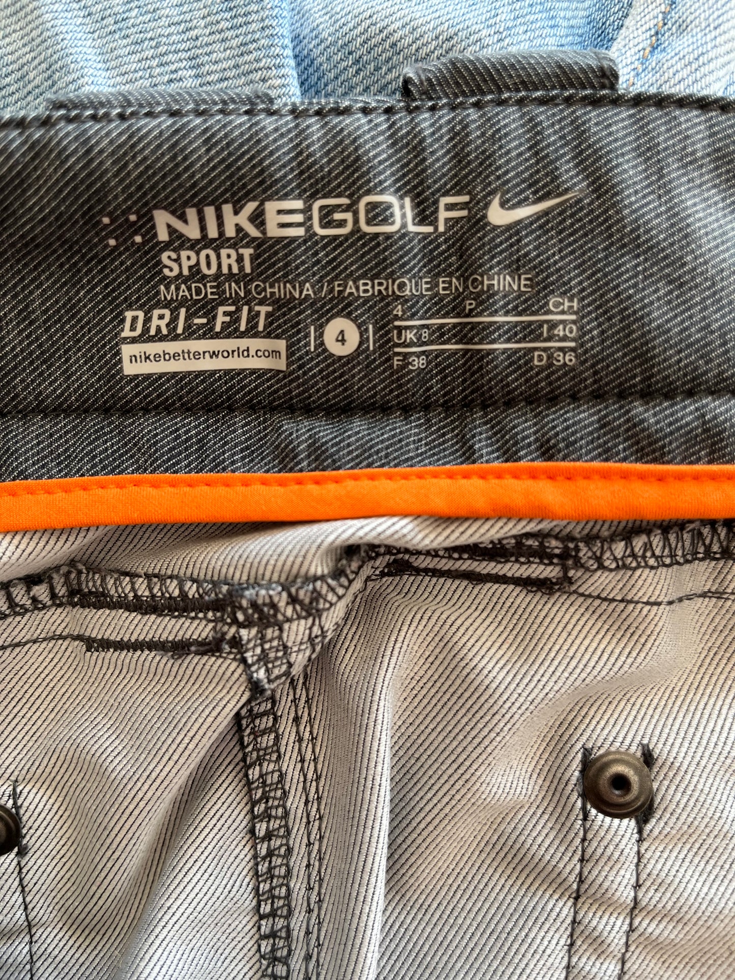 Pantalon Nike - Étiquette de marque et taille