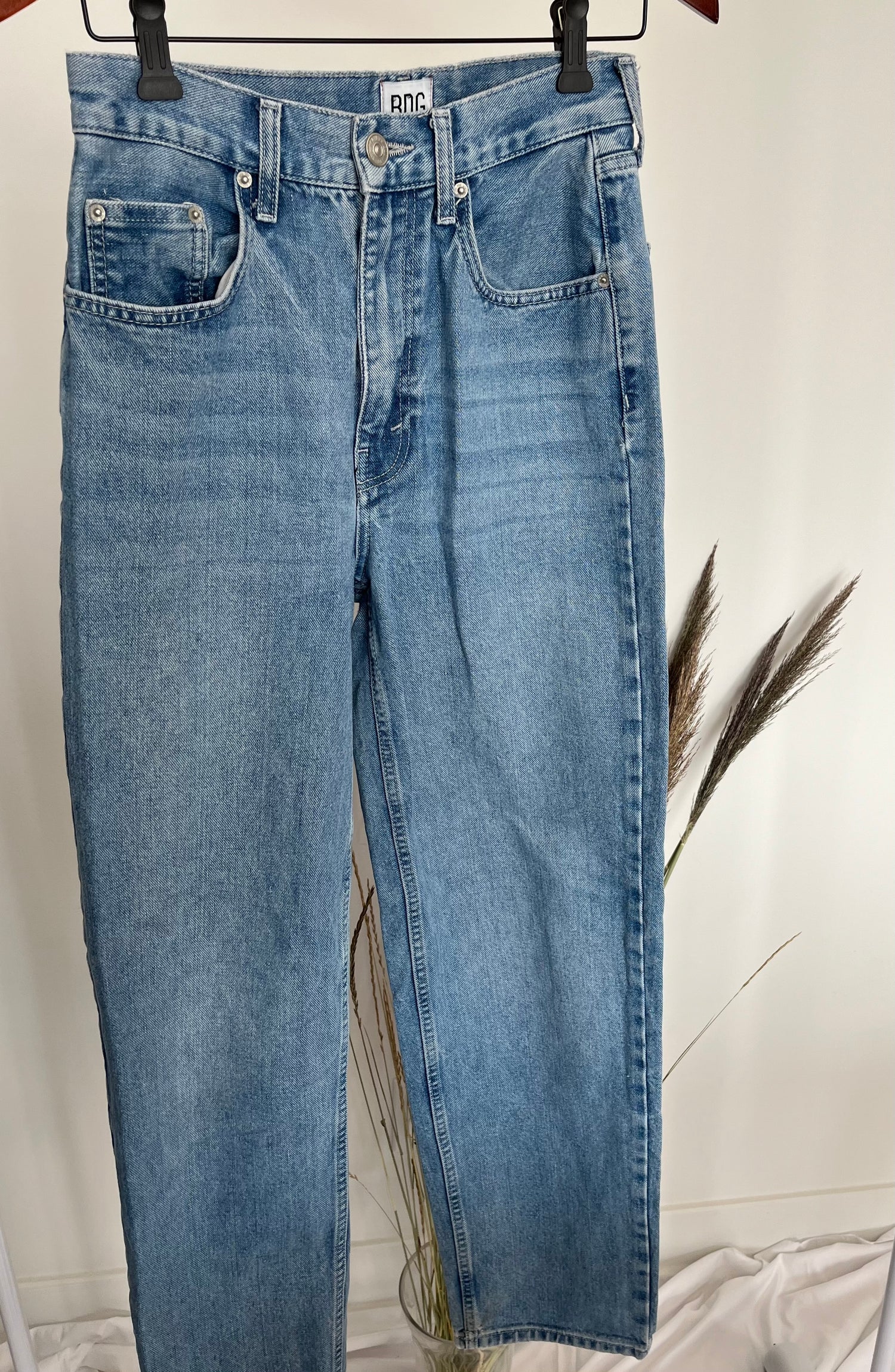 Jean BDG - Vue avant sur fond blanc