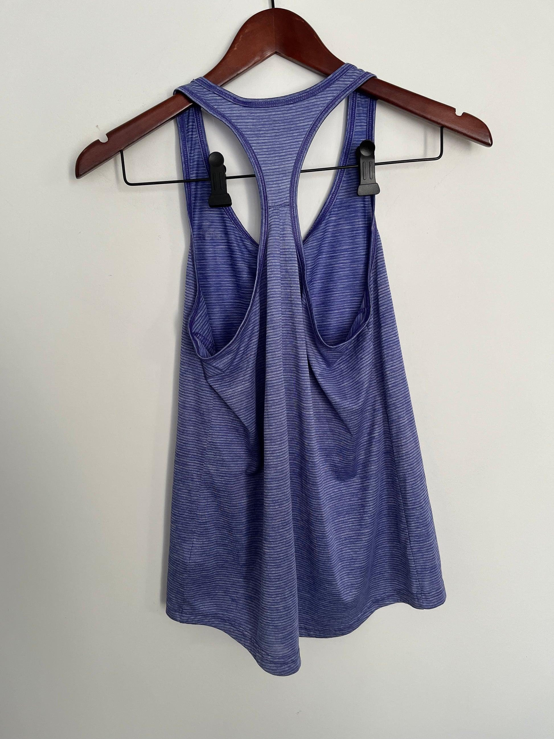 Camisole Adidas - Vue arrière sur fond blanc