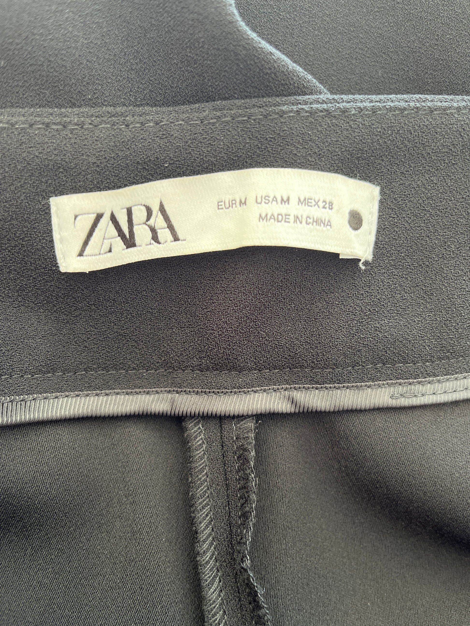 Pantalon Zara - Étiquette de marque et taille