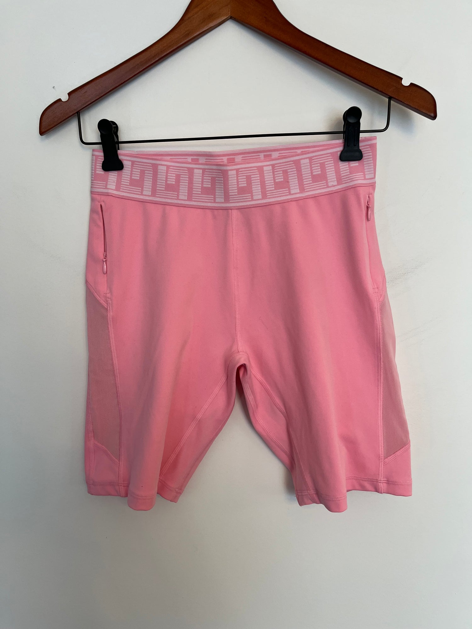 Biker short Lorna Jane - Vue avant sur fond blanc
