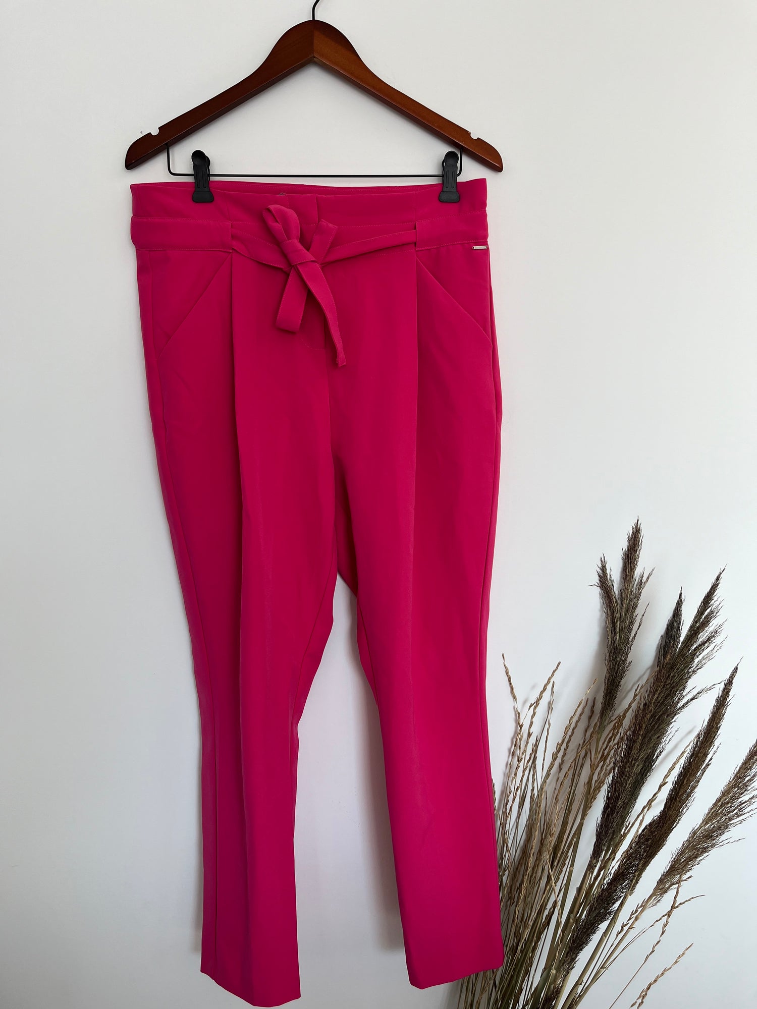Pantalon b.young - Vue avant sur fond blanc