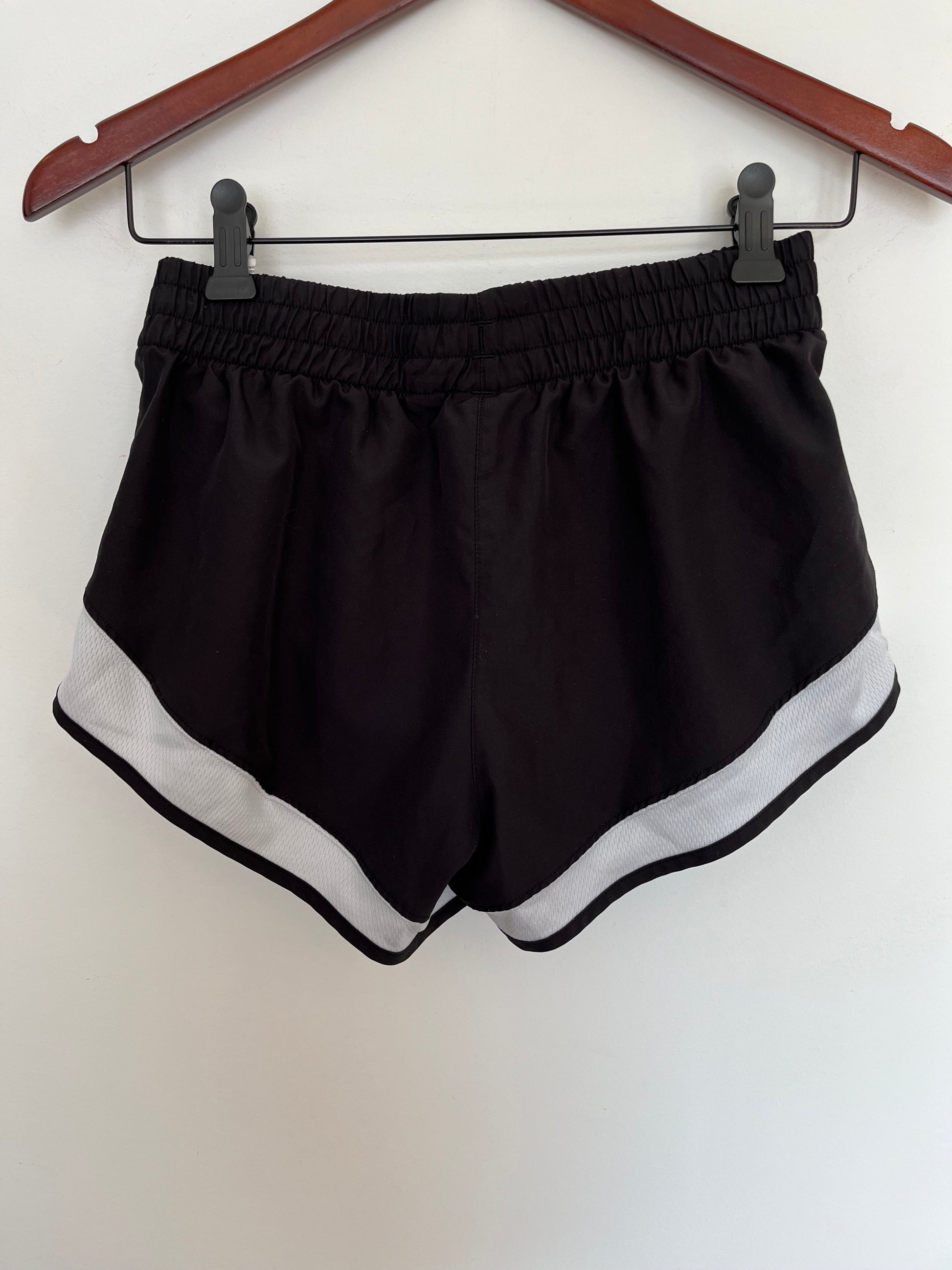 Short Puma - Vue arrière sur fond blanc