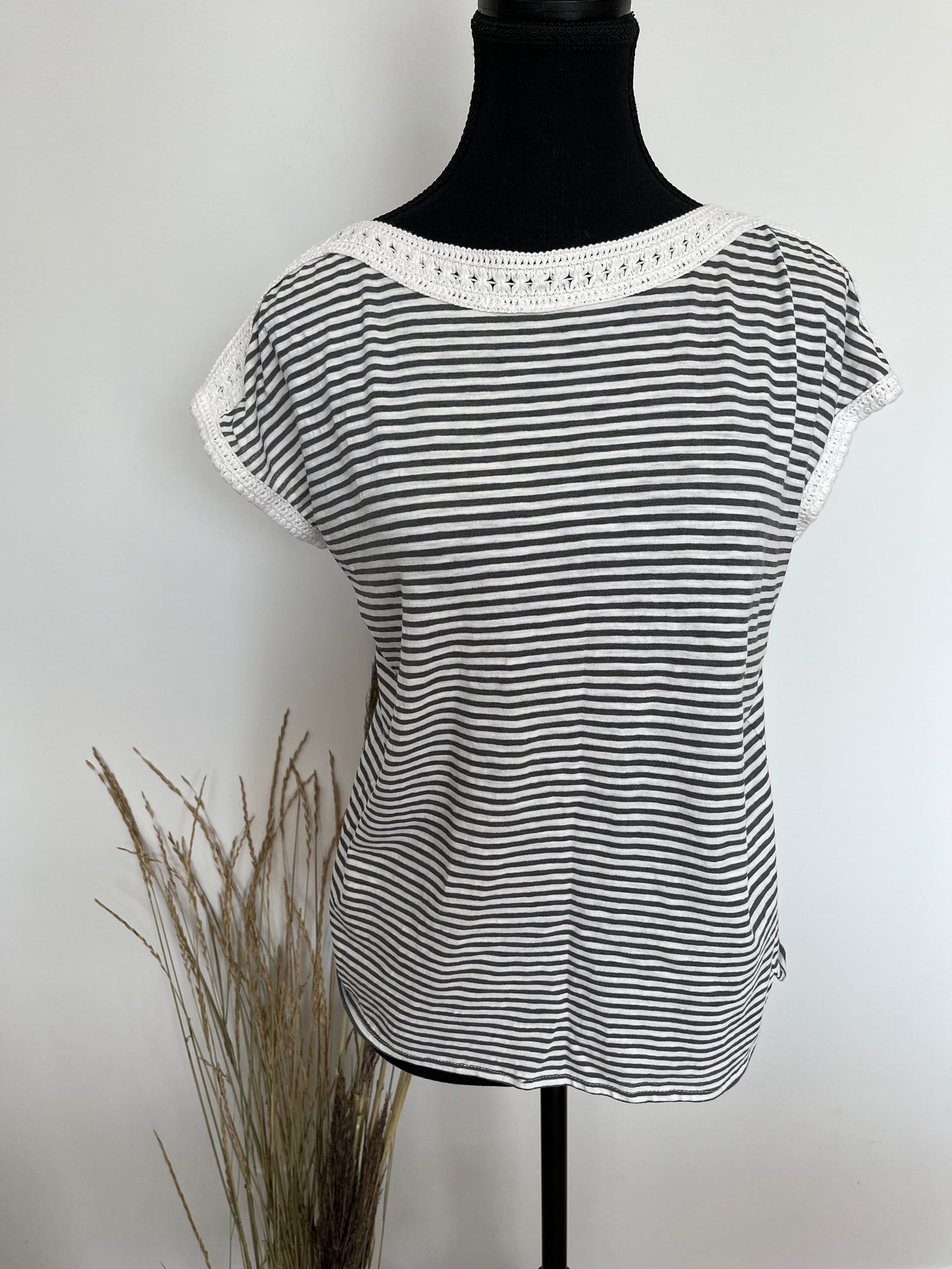 Chandail Rose&Olive - Vue avant sur fond blanc