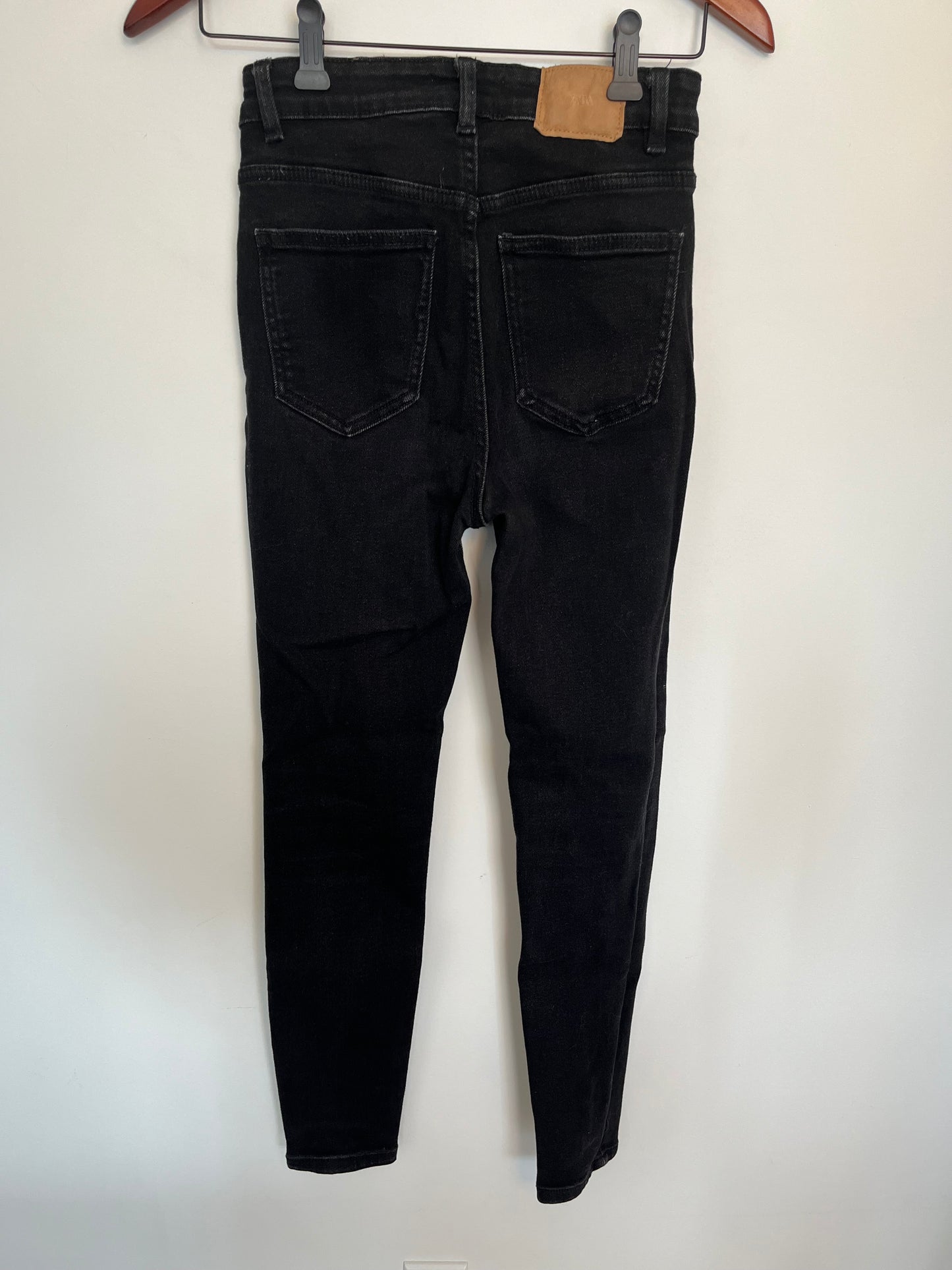 Jeans Zara - Vue arrière sur fond blanc