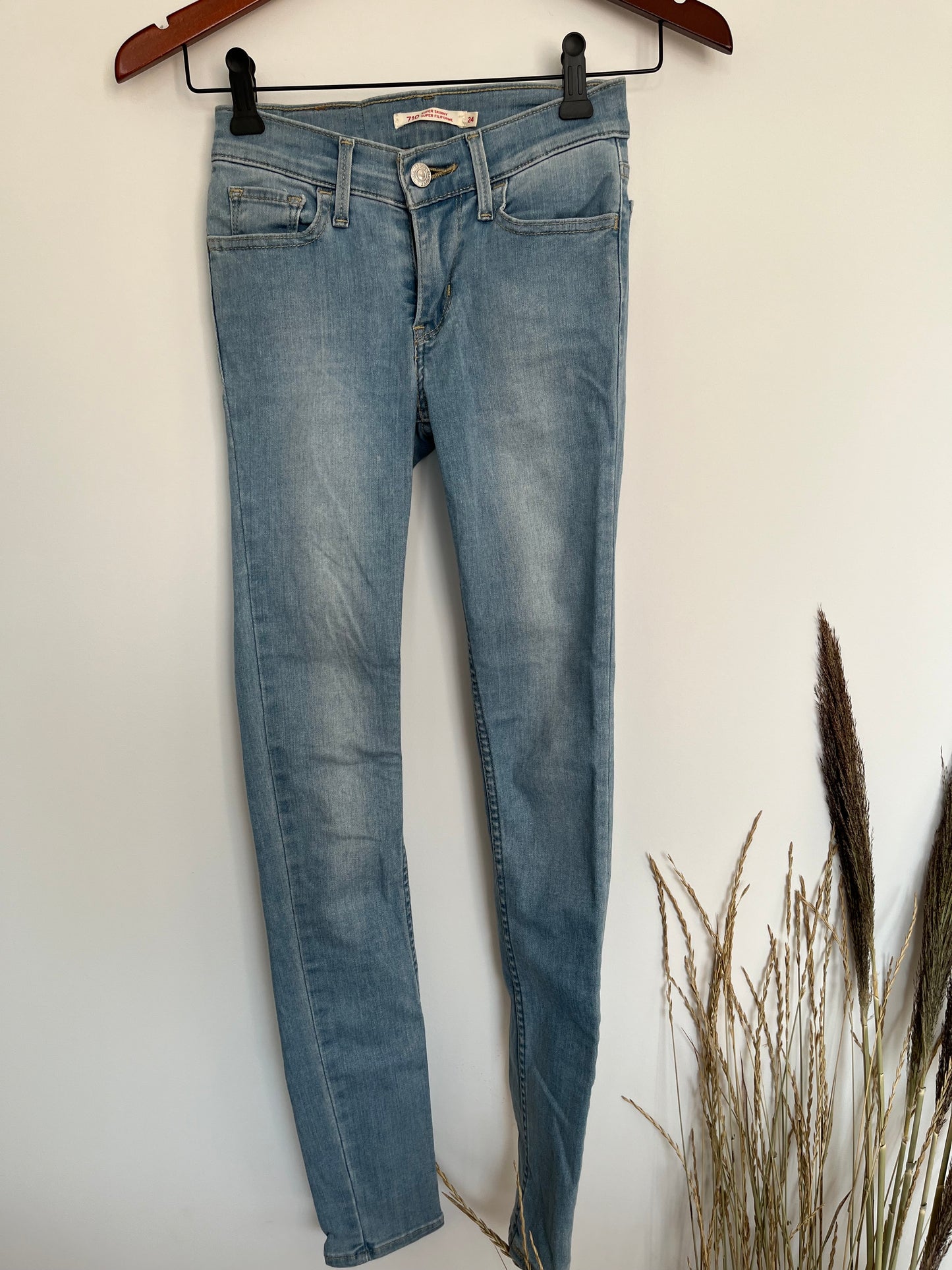 Jeans Levi's, seconde main, disponible en ligne sur Nouvelle Avenue Friperie