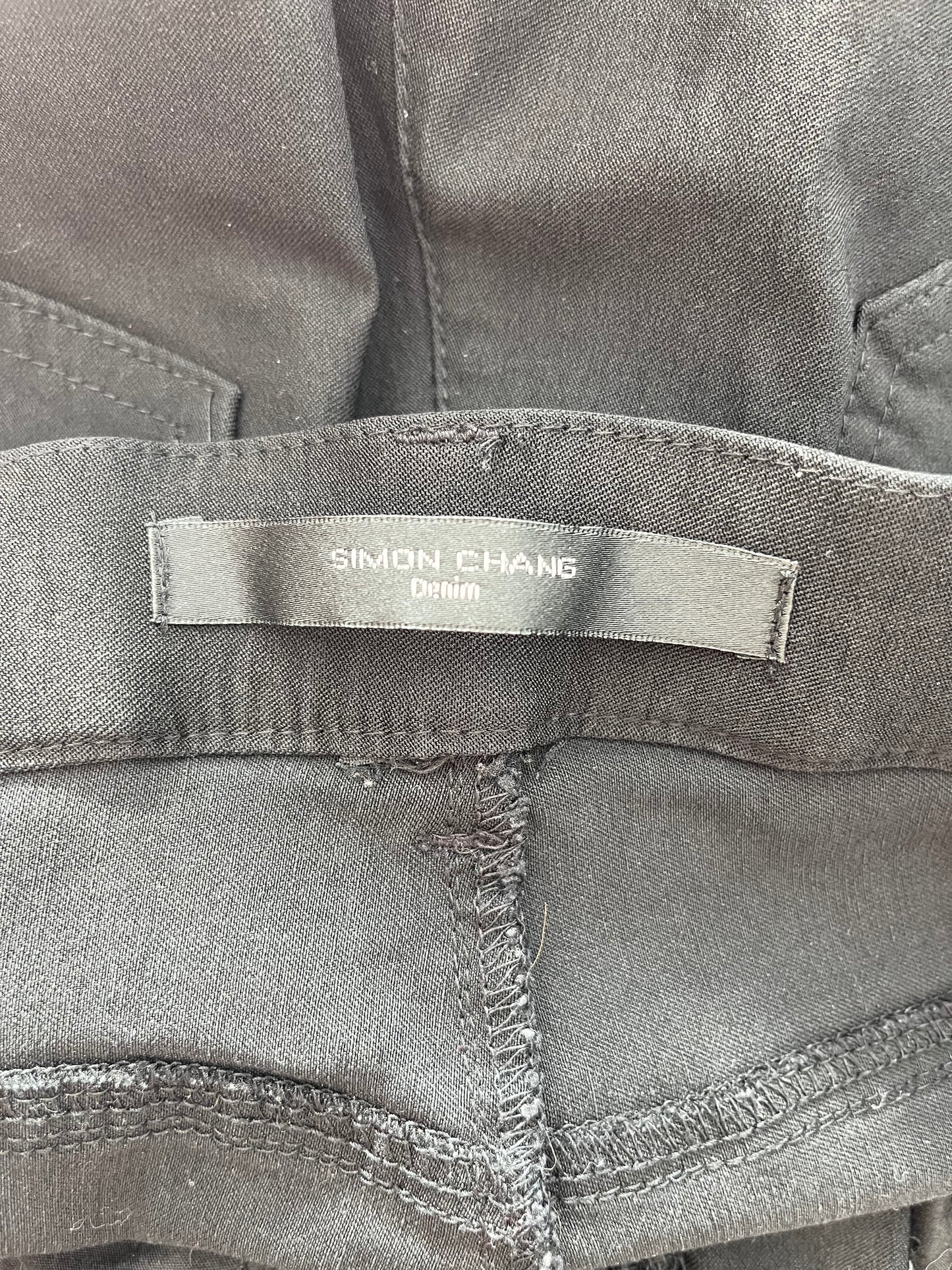 Pantalon Simon Chang - Étiquette de marque