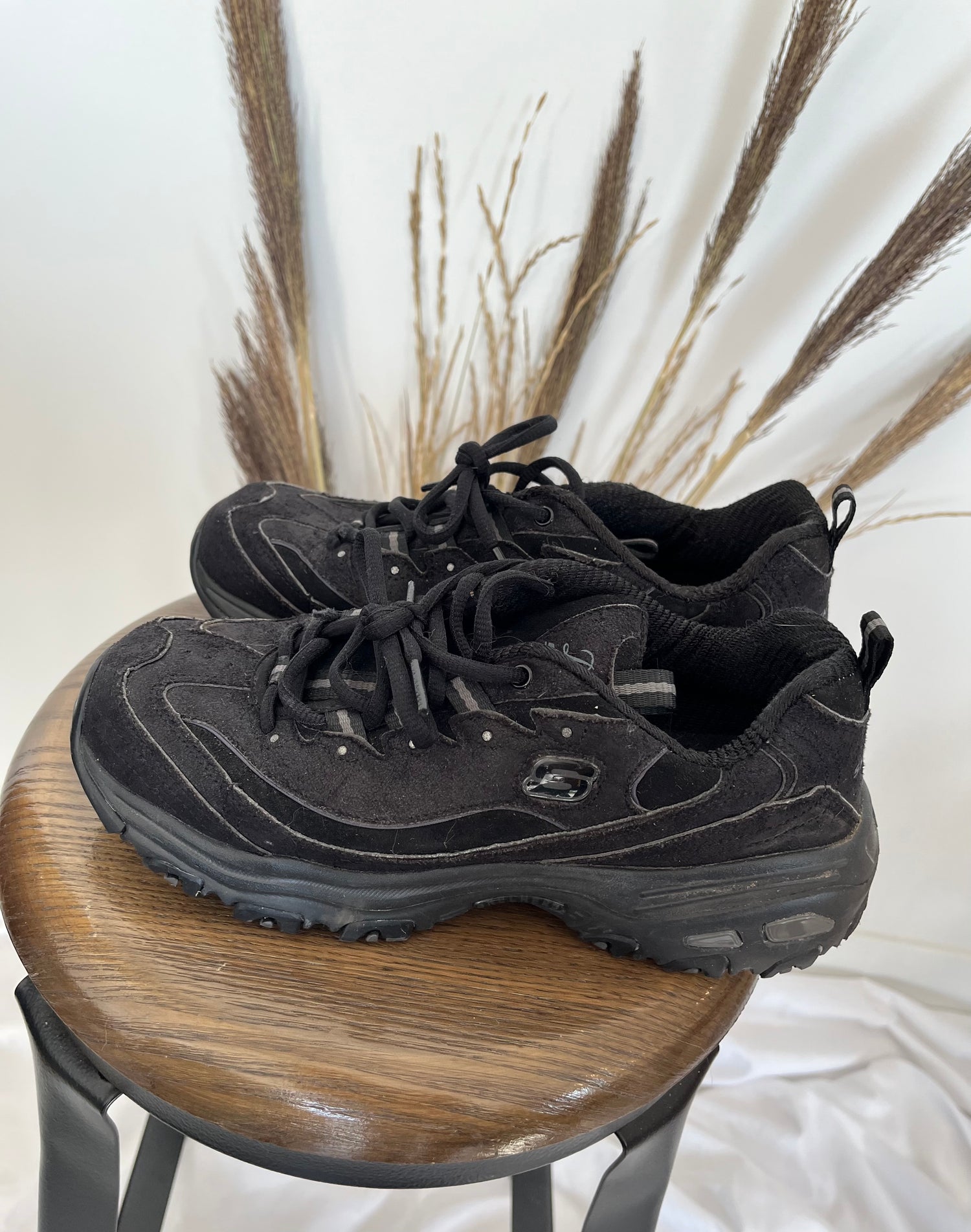 Souliers de course Skechers, seconde main, disponible en ligne sur Nouvelle Avenue Friperie