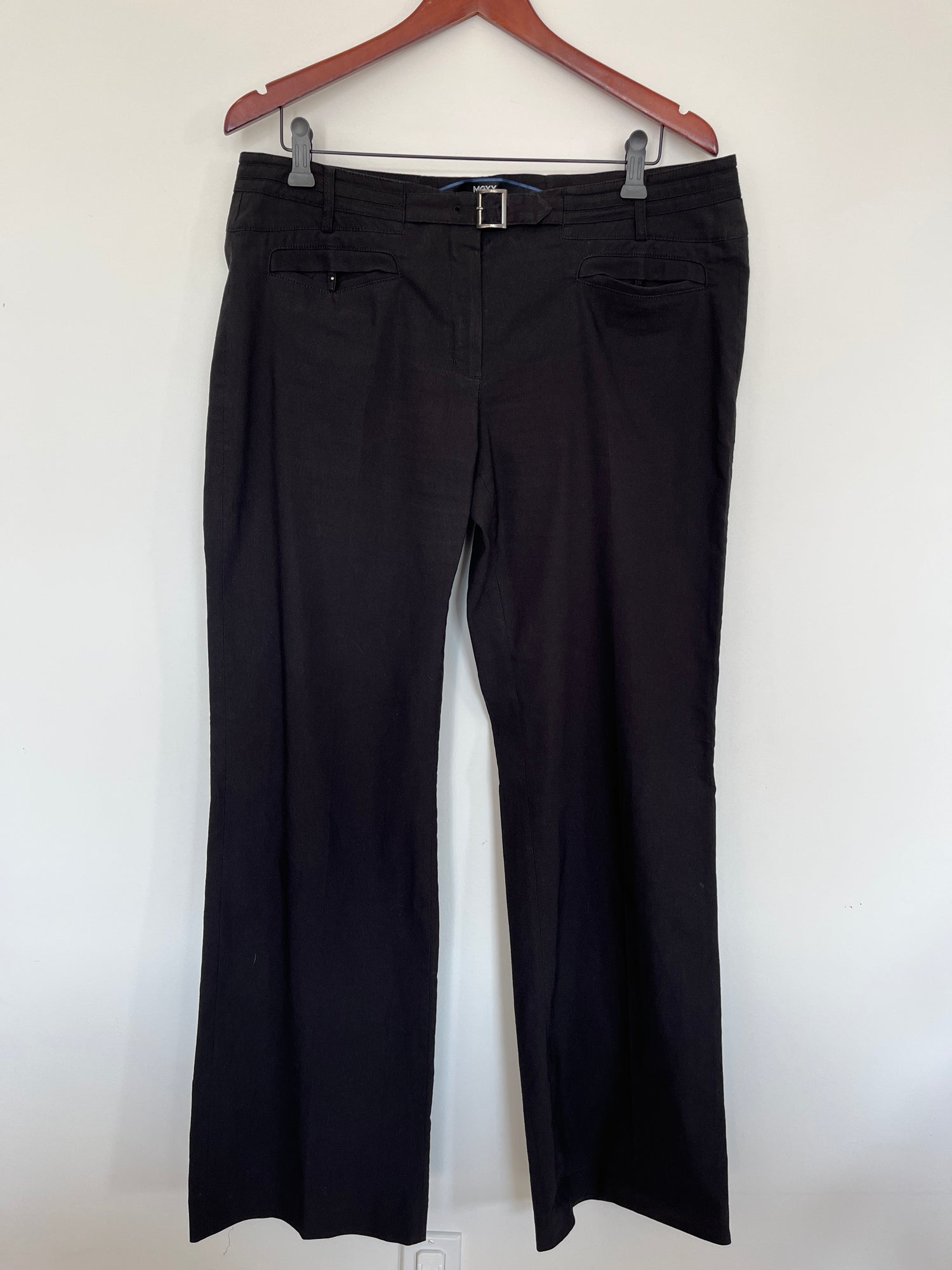 Pantalon MEXX - Vue avant sur fond blanc