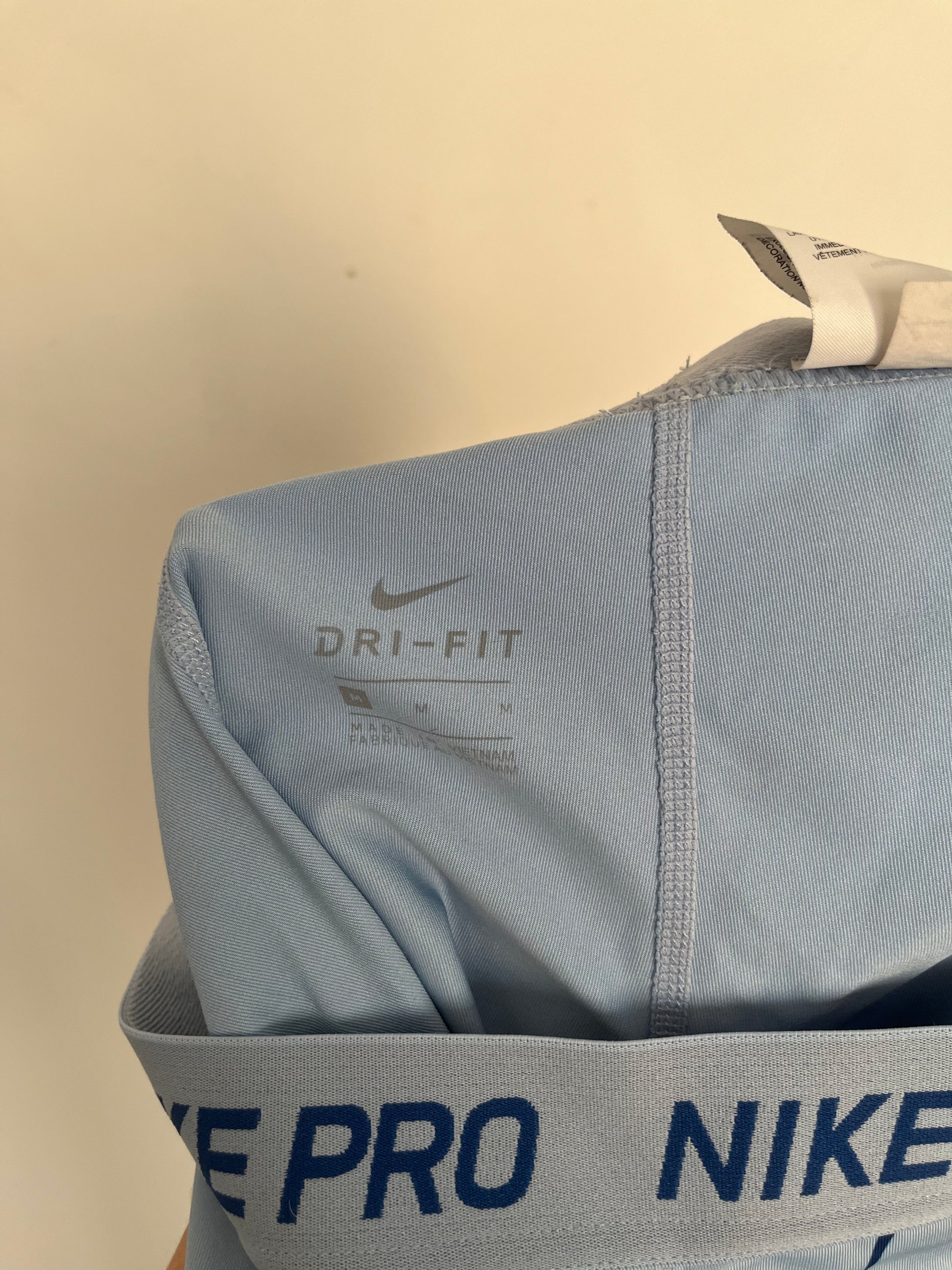 Short Nike - Étiquette de marque et taille