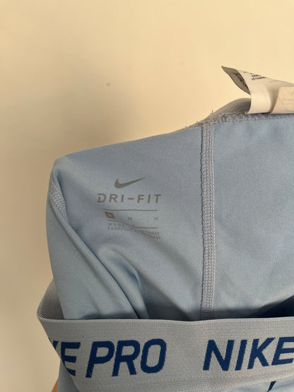 Short Nike - Étiquette de marque et taille