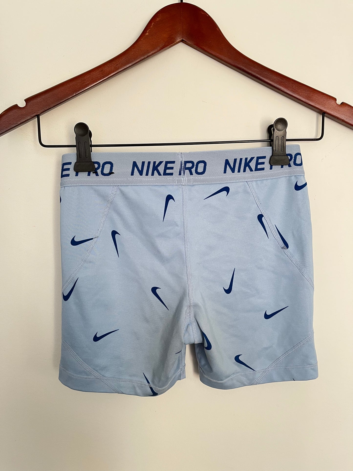 Short Nike - Vue arrière sur fond blanc
