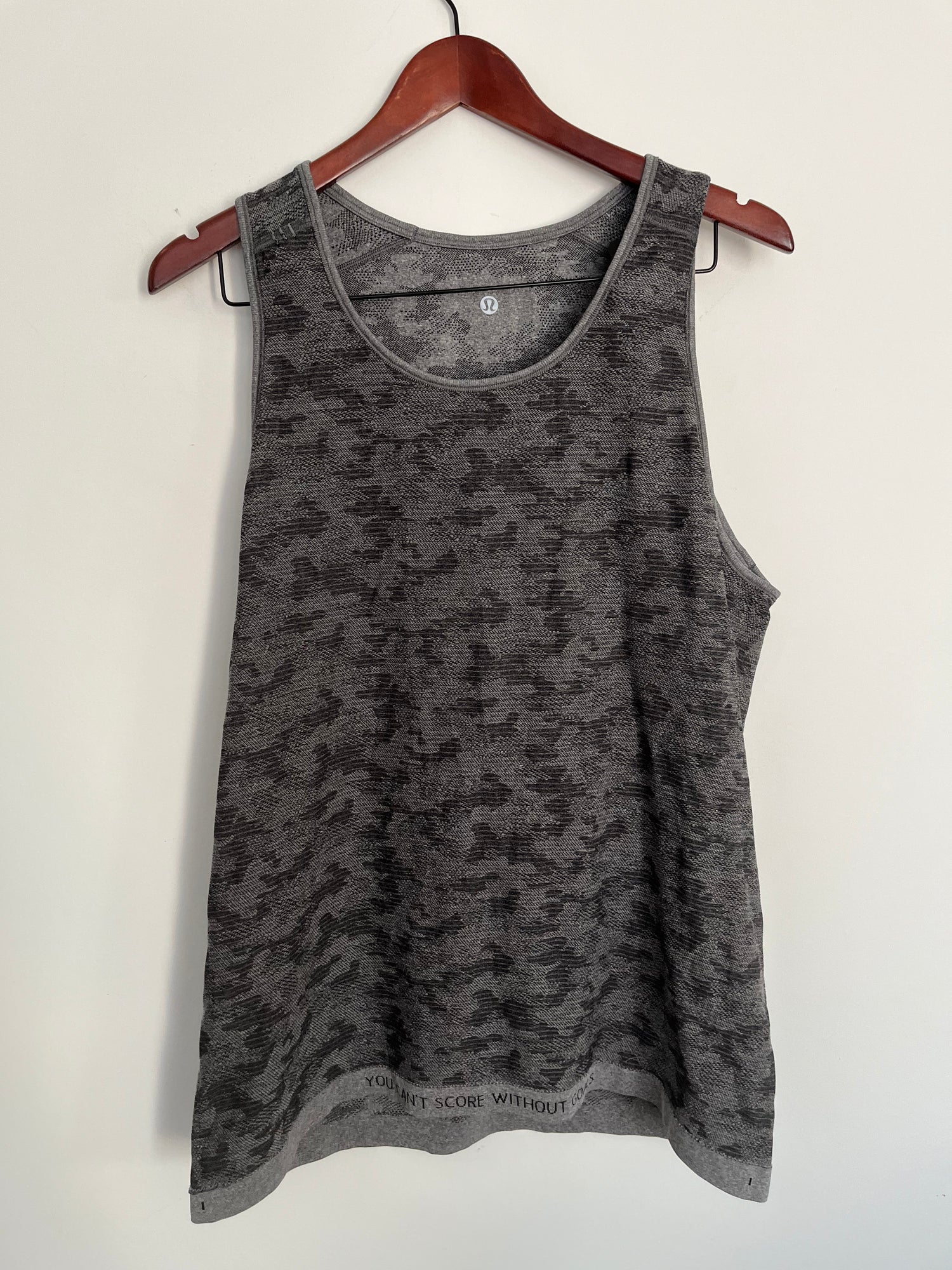 Camisole Lululemon - Vue avant sur fond blanc