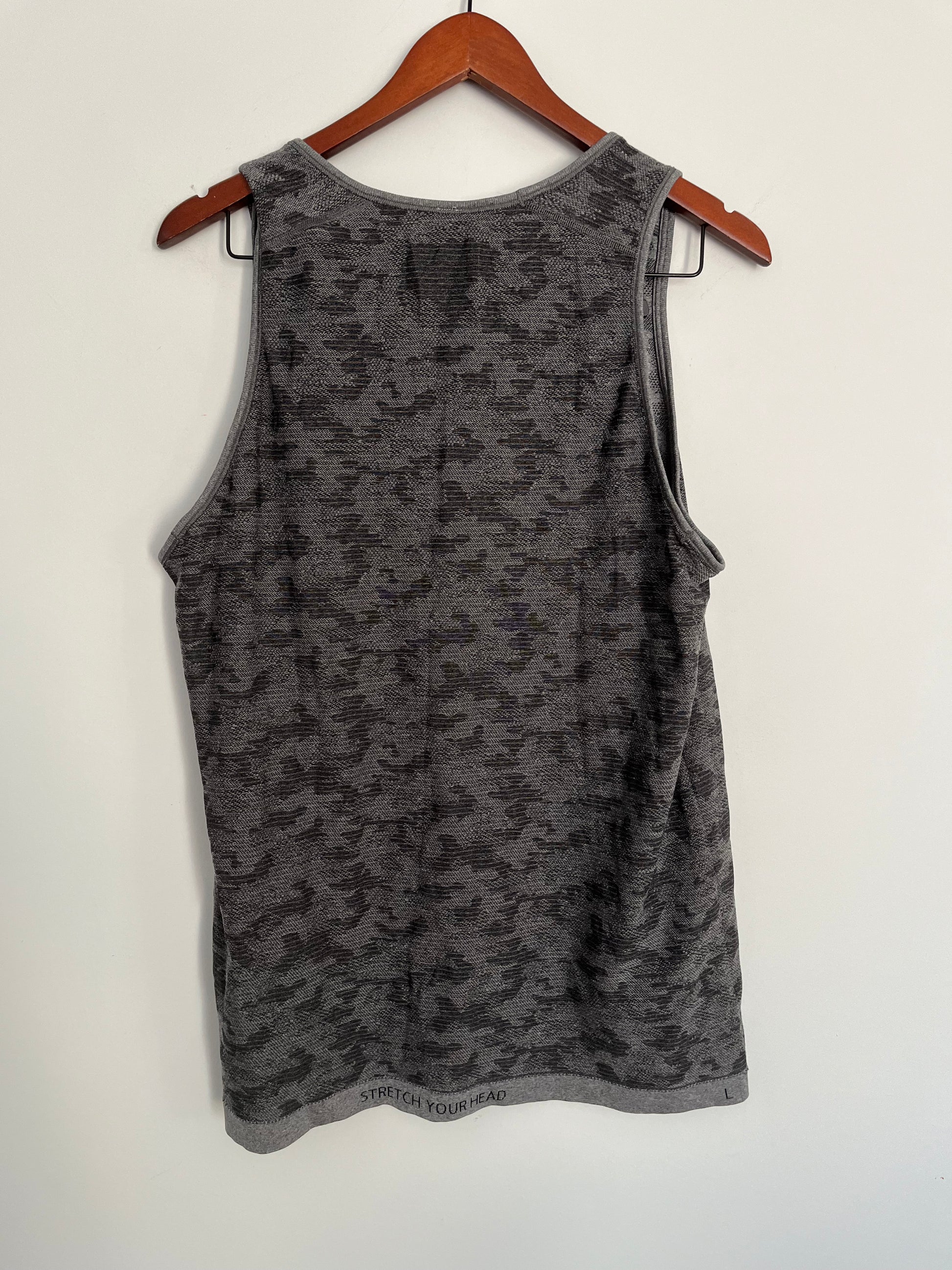 Camisole Lululemon - Vue arrière sur fond blanc