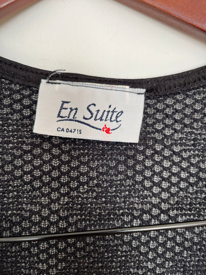 Par dessus En Suite - Étiquette de marque