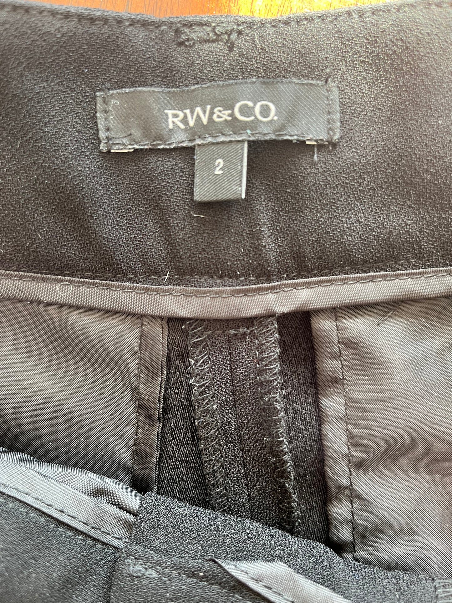 Pantalon RW&CO - Étiquette de marque et taille