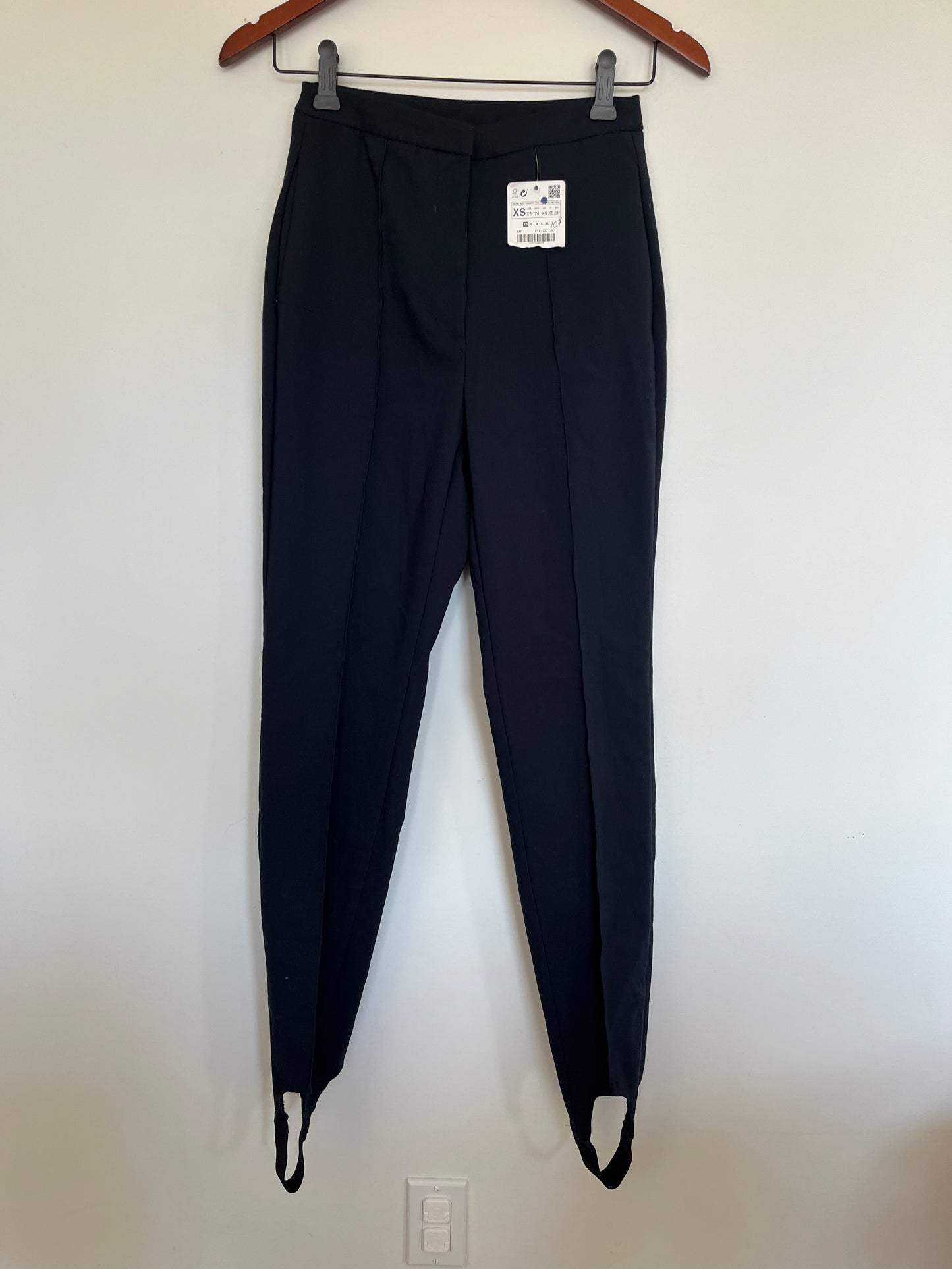 Pantalon Zara - Vue arrière sur fond blanc