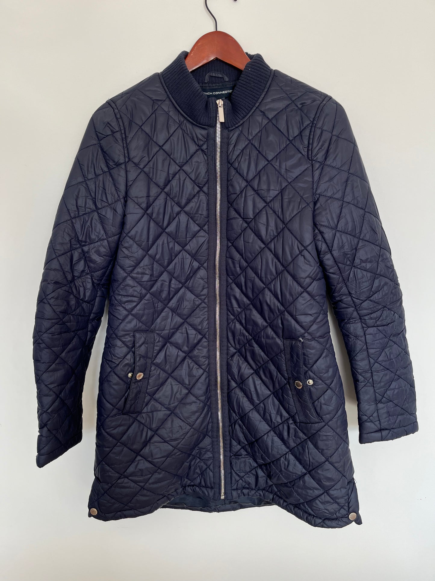 Manteau French Connection - Vue avant sur fond blanc