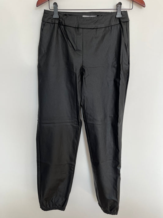 Pantalon I Love Tyler Madison - Vue avant sur fond blanc