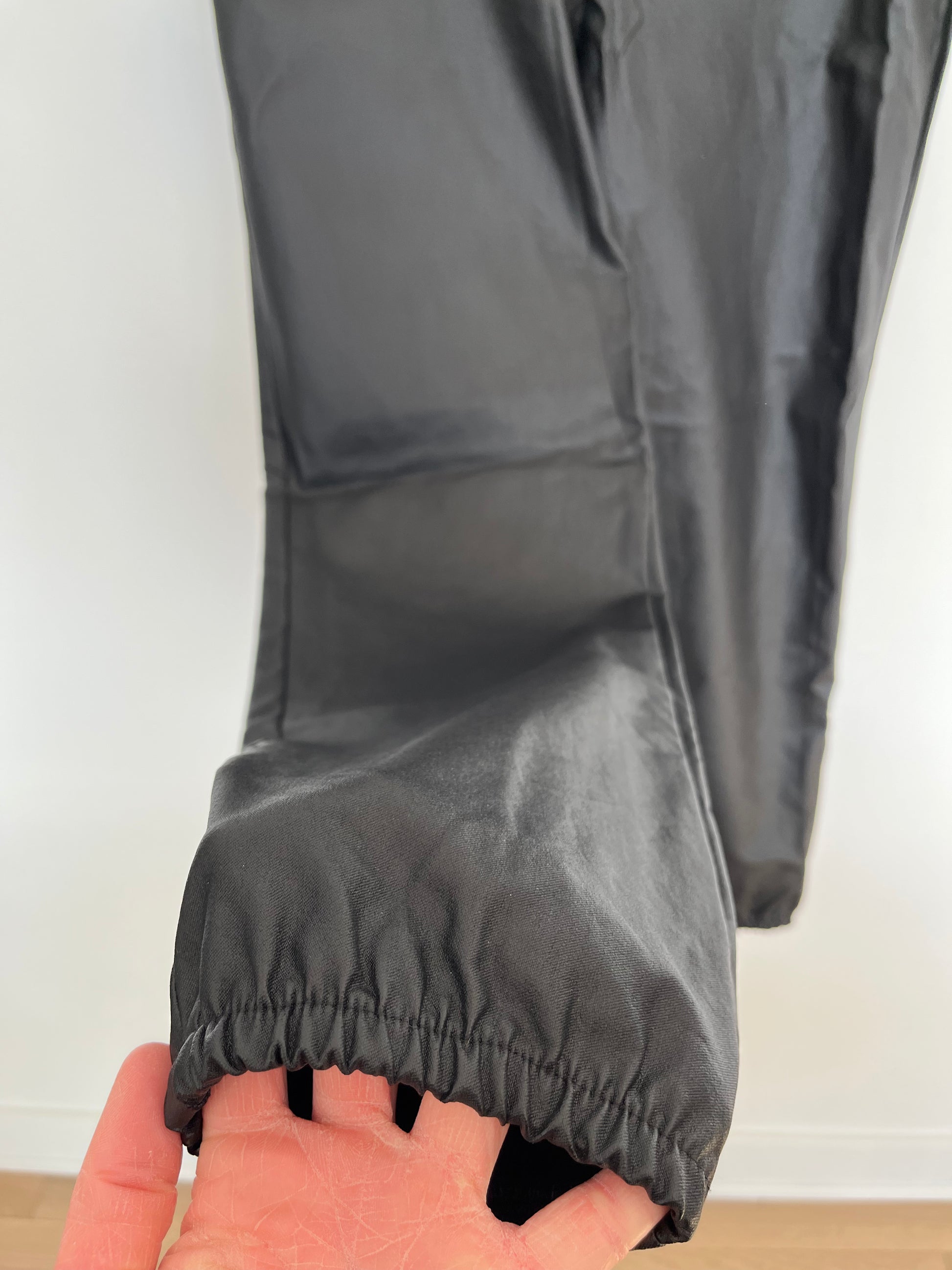 Pantalon I Love Tyler Madison - Vue sur le bas du pantalon