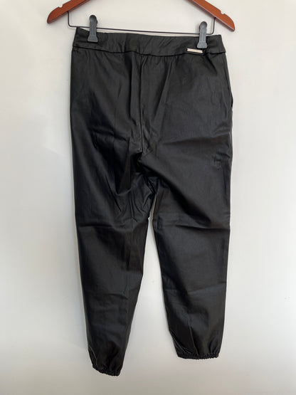 Pantalon I Love Tyler Madison - Vue arrière sur fond blanc