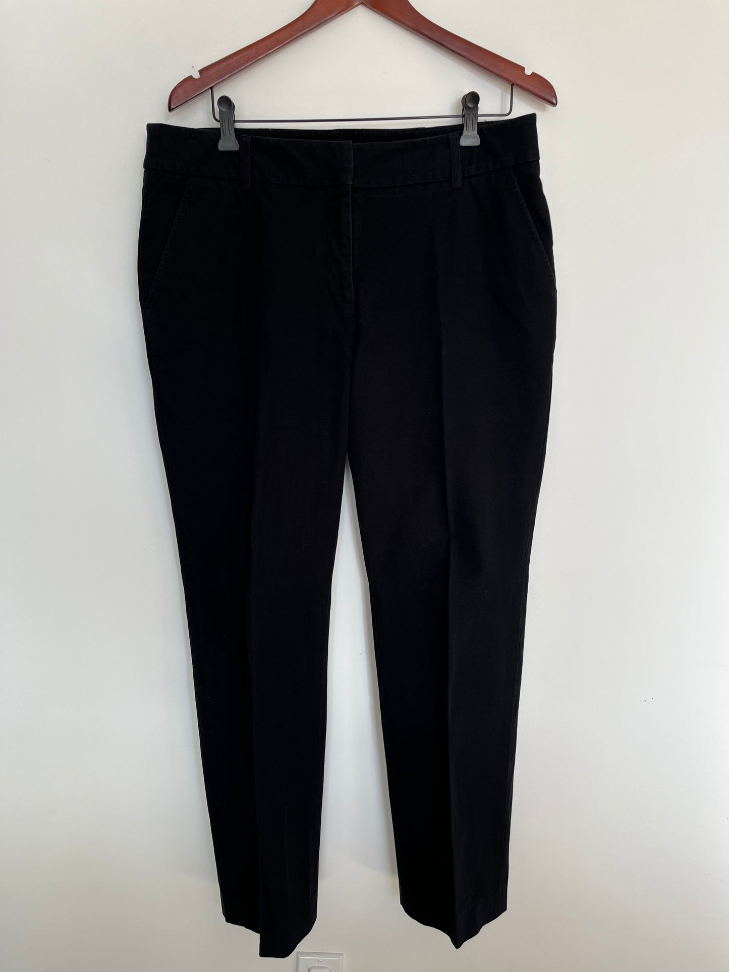 Pantalon Sandra Angelozzi - Vue avant sur fond blanc