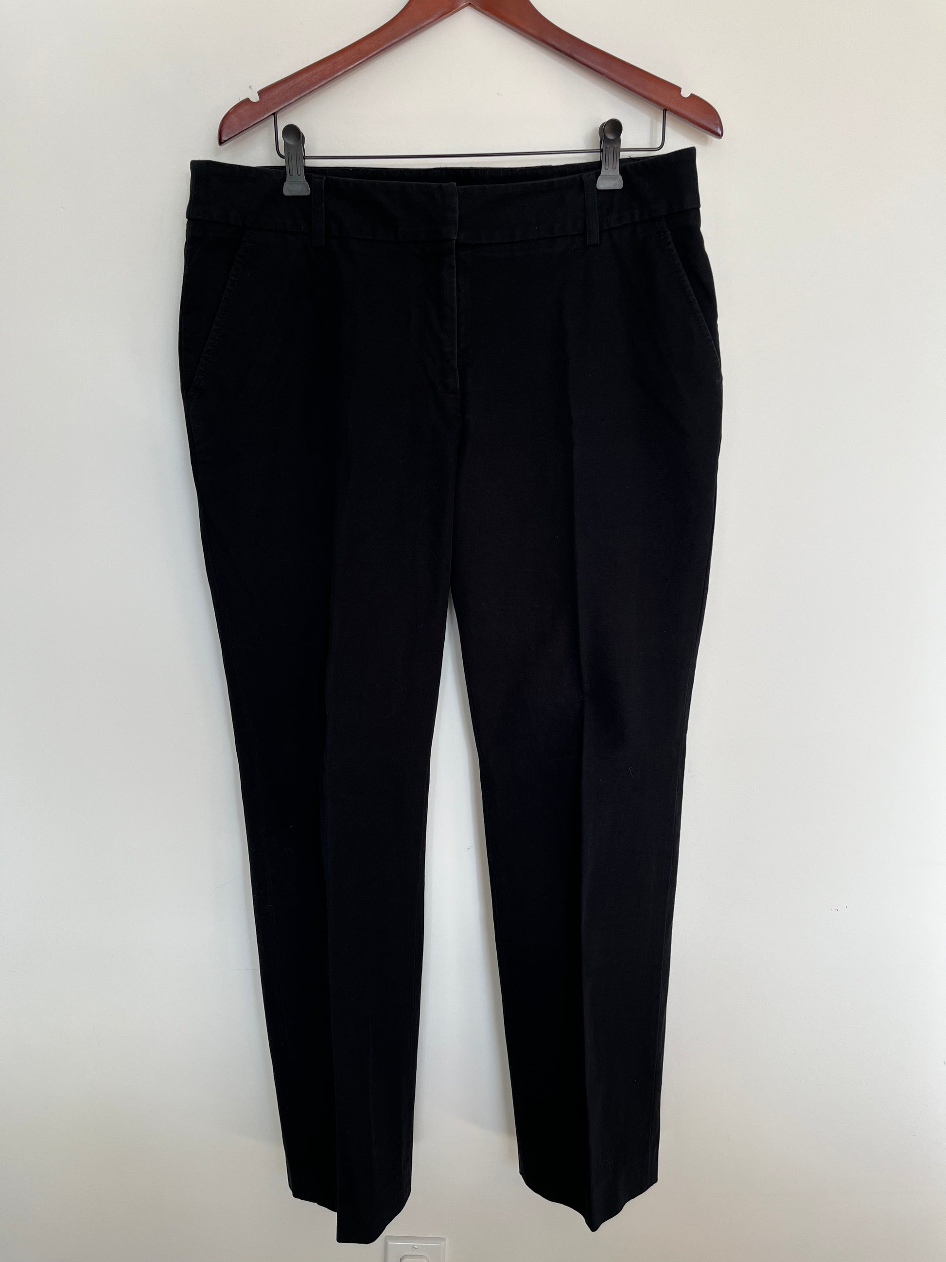 Pantalon Sandra Angelozzi - Vue avant sur fond blanc