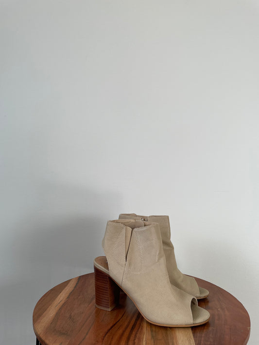 Souliers Steve Madden - Vue du côté droit sur fond blanc