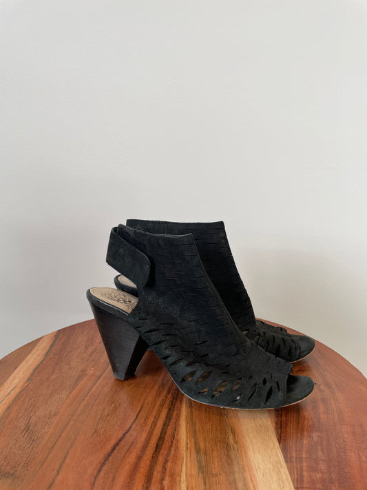 Souliers Vince Camuto - Vue du côté droit sur fond blanc